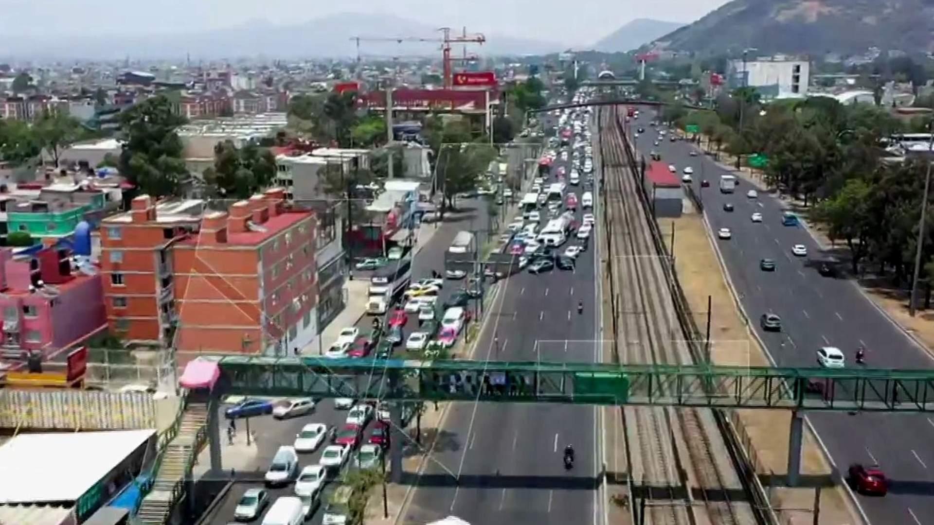 Así se Ve el Bloqueo de Manifestantes en Calzada Ignacio Zaragoza, en