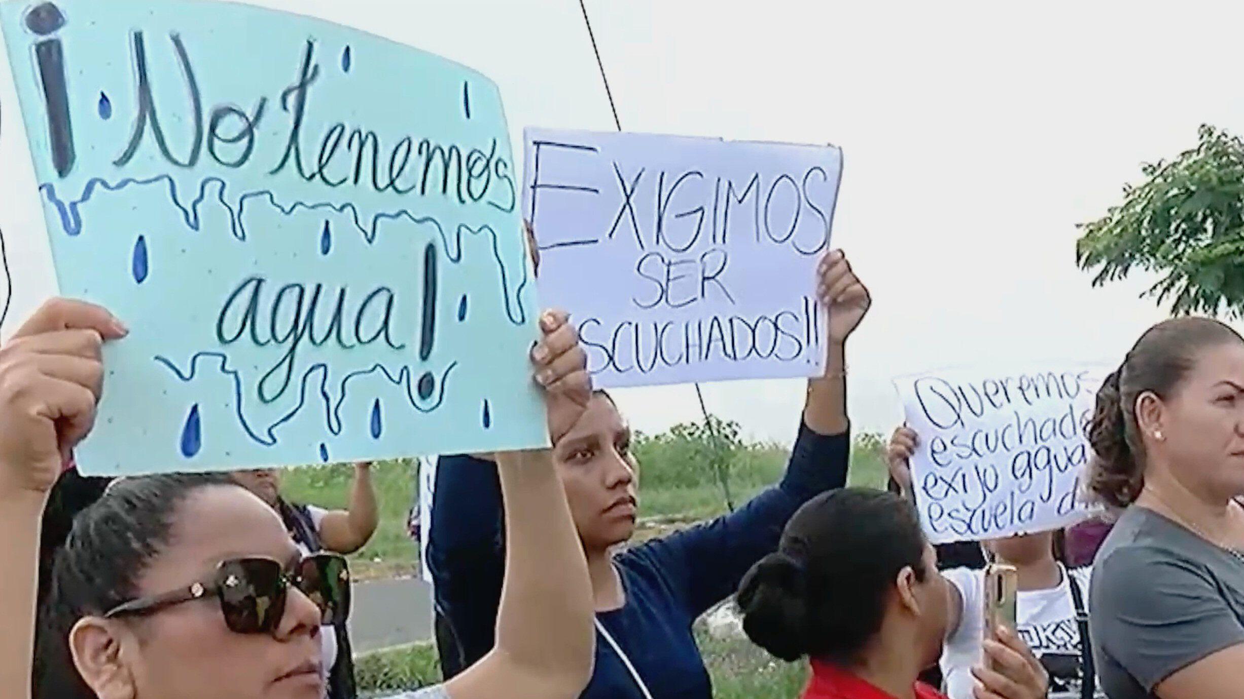Padres Se Manifiestan Por Falta de Agua y Luz en Escuela de Tlajomulco | N+