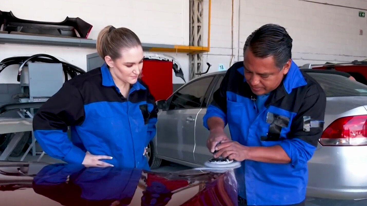 ¿cómo Es El Trabajo En Un Taller De Hojalatería Y Pintura Autos Modificados Nemk 4402