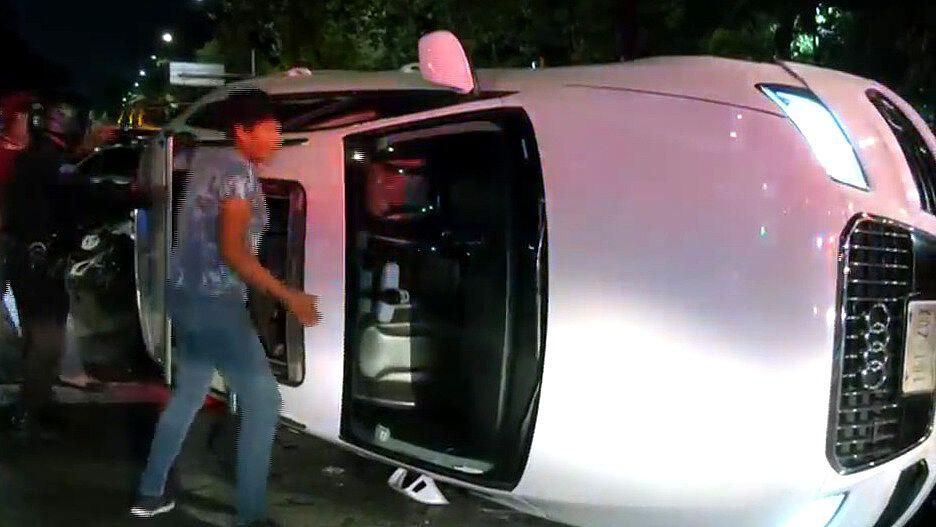 Camioneta Vuelca Tras Chocar Con Cuneta En Eje Central Cdmx No Hay Heridos N