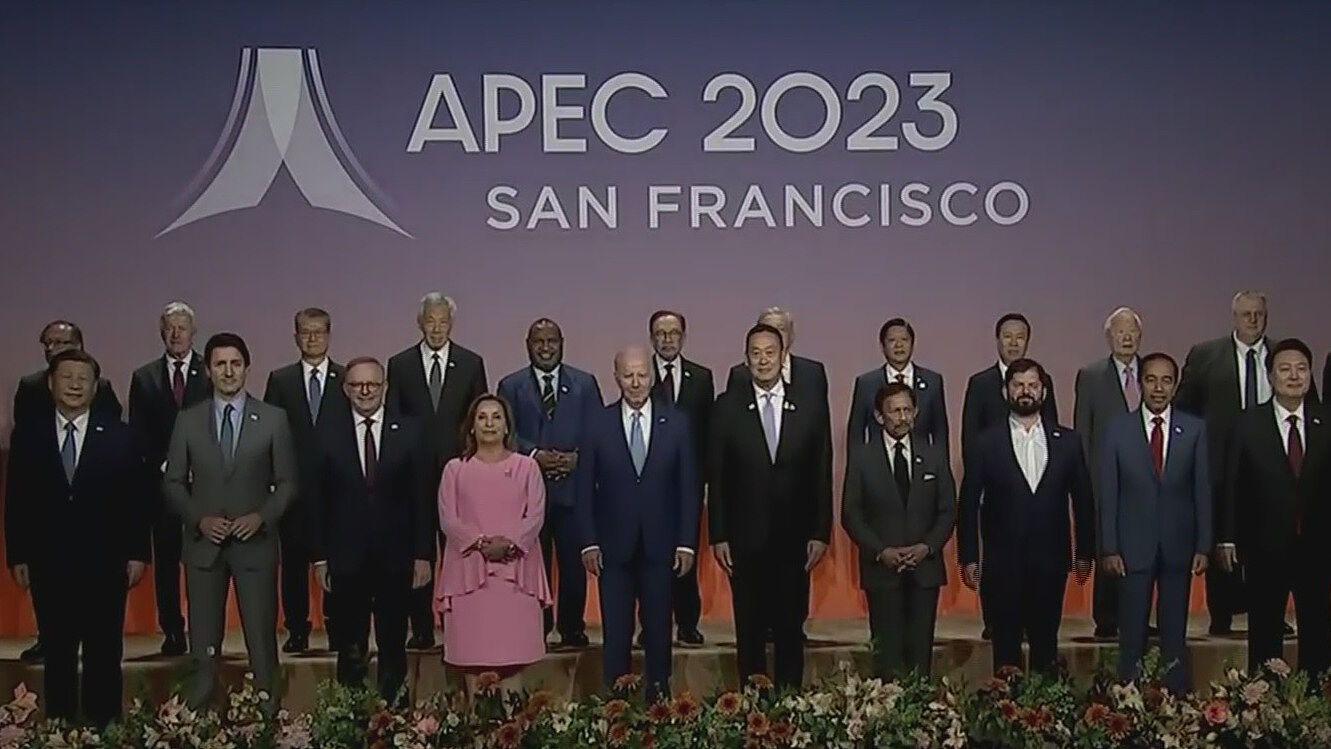 Líderes se Toman Foto Oficial de APEC 2023 N+