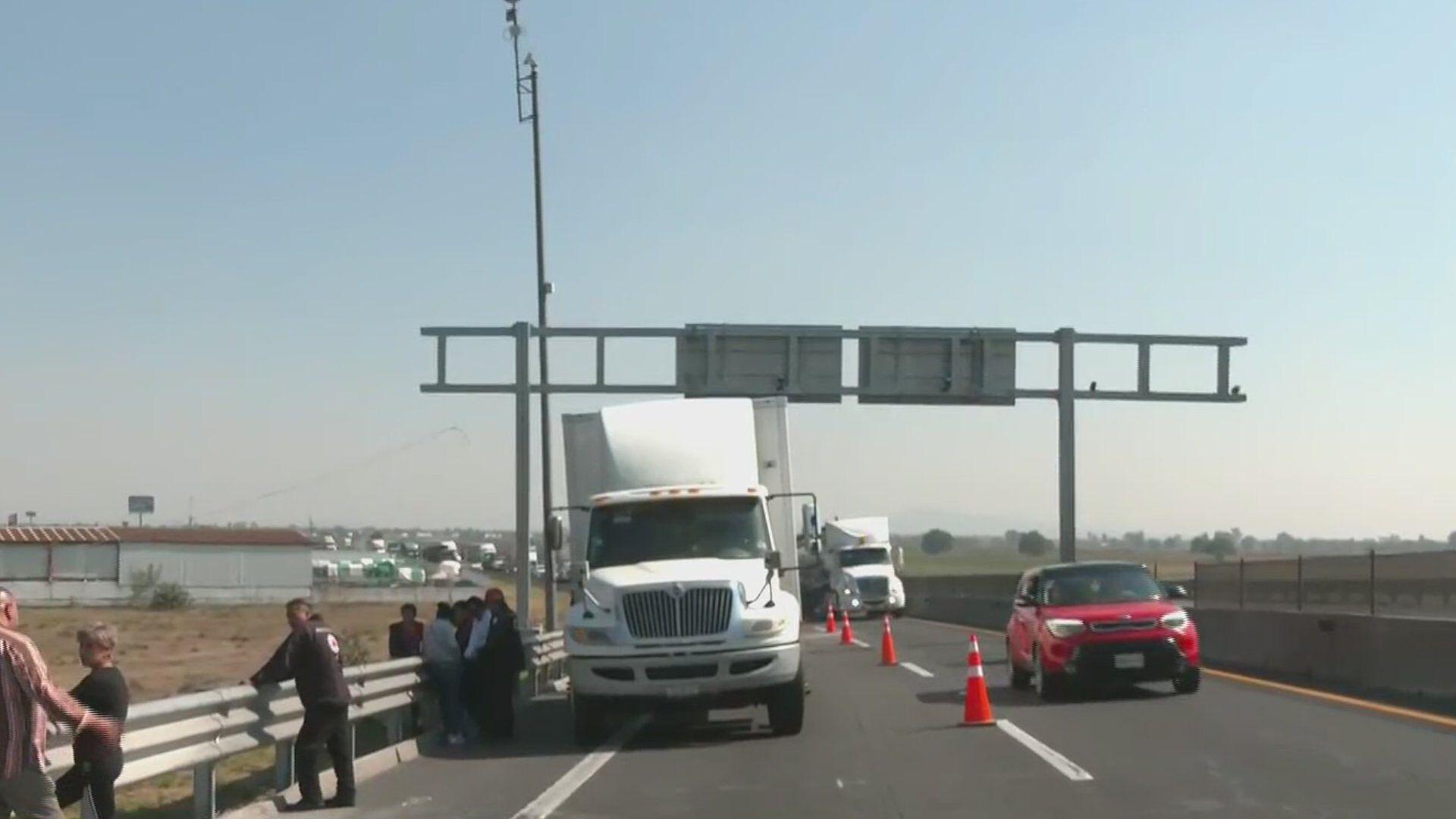 Choque Múltiple En Circuito Exterior Mexiquense Provoca 8 Kilómetros De ...