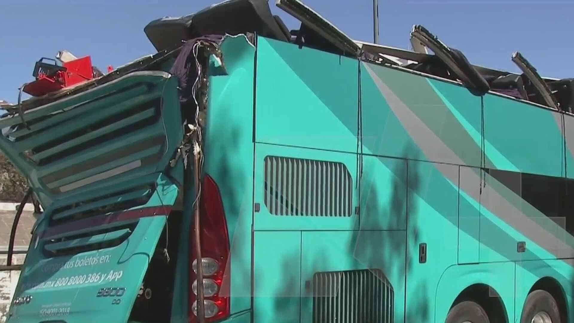Choque de Camión de Turismo en Bajopuente de Viaducto Miguel Alemán ...