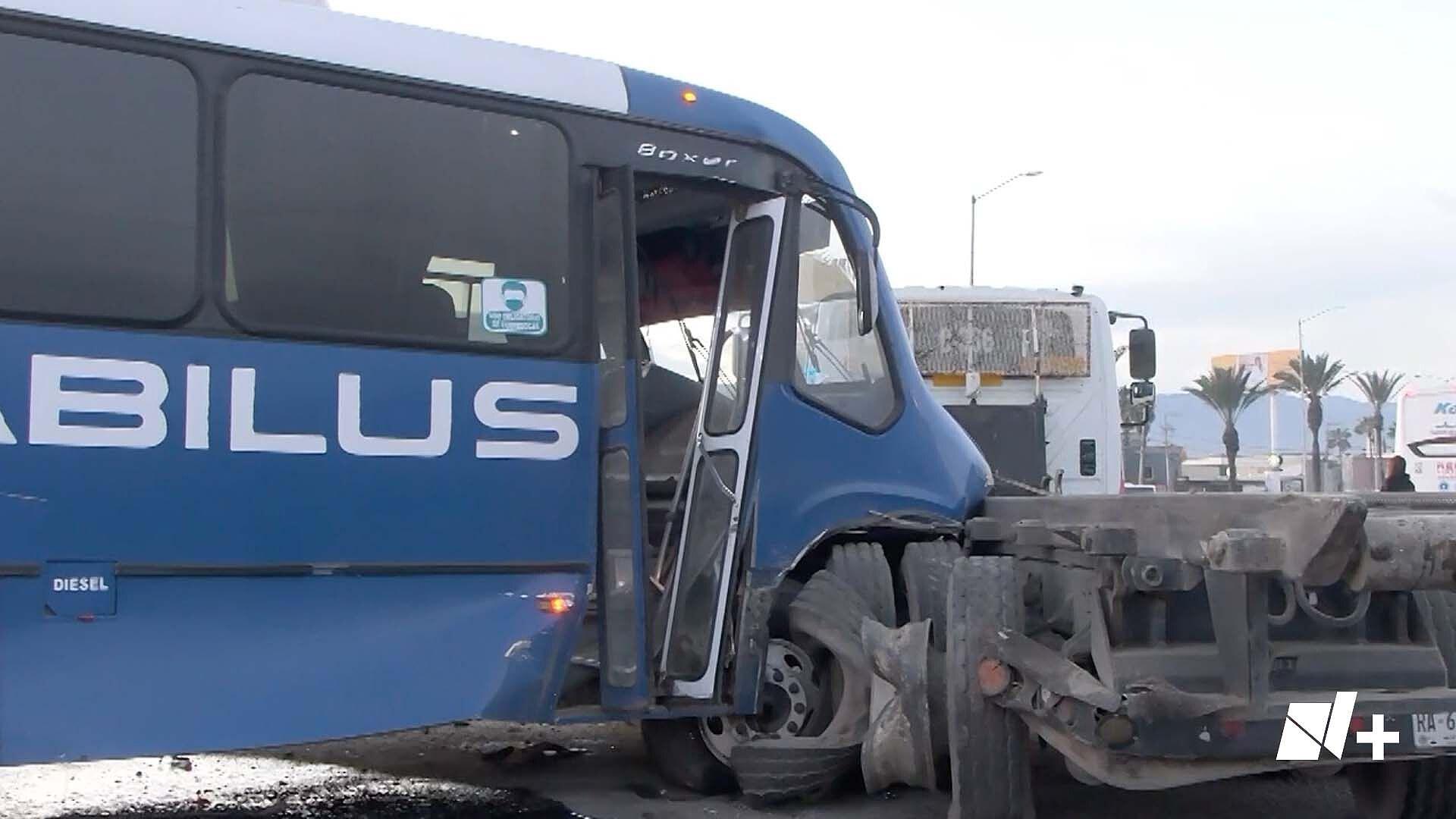 Chofer de Transporte se Queda Dormido al Volante y Choca contra Camión | N+