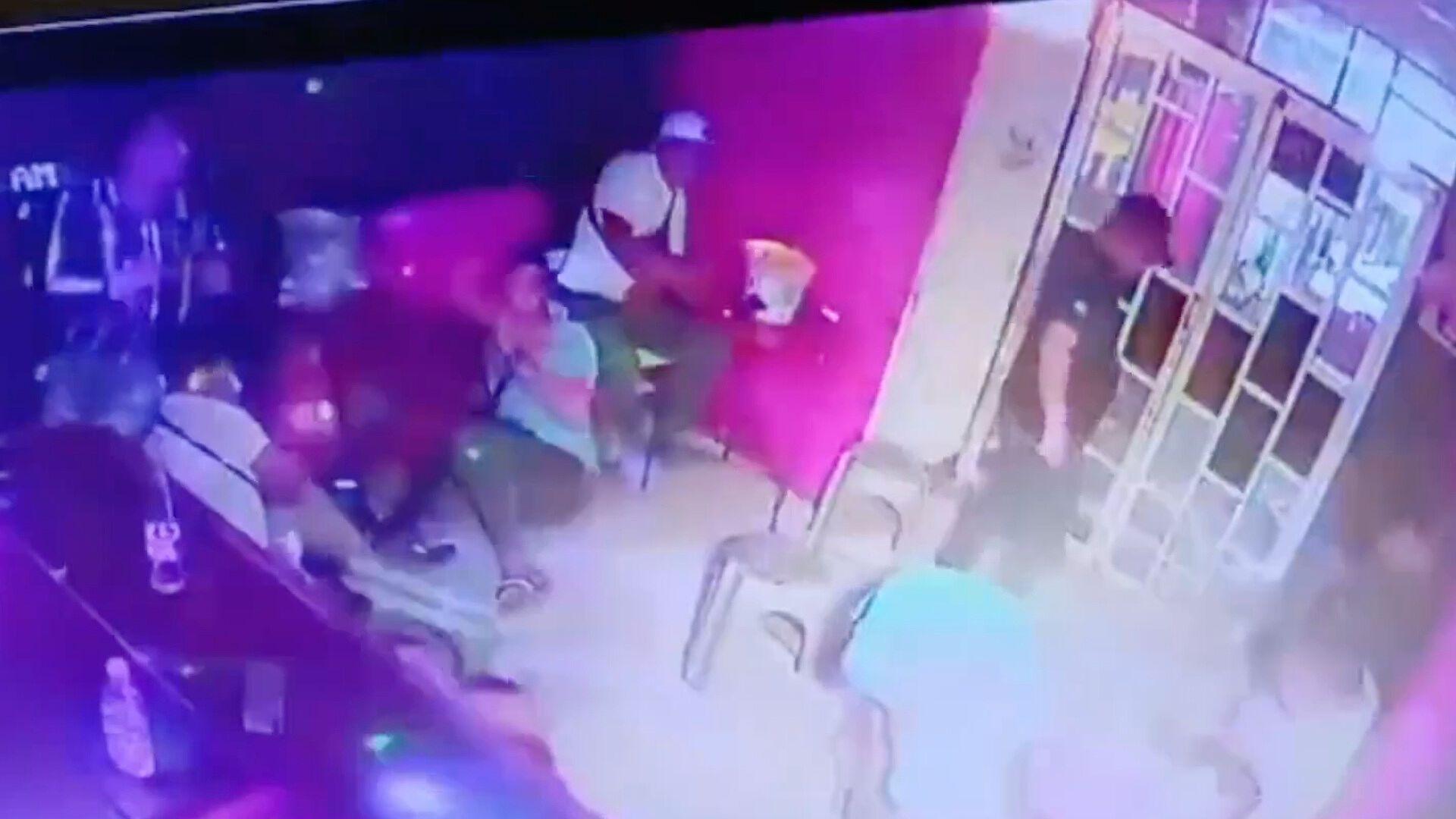 Ejecutan a Dos Clientes de un Bar en Centro, Tabasco | N+