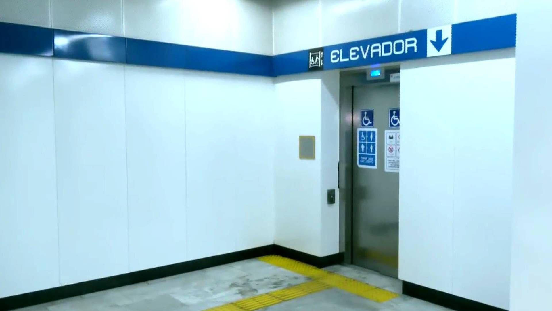 Rescatan a Dos Niños Atrapados en Elevador de Estación Revolución del Metro