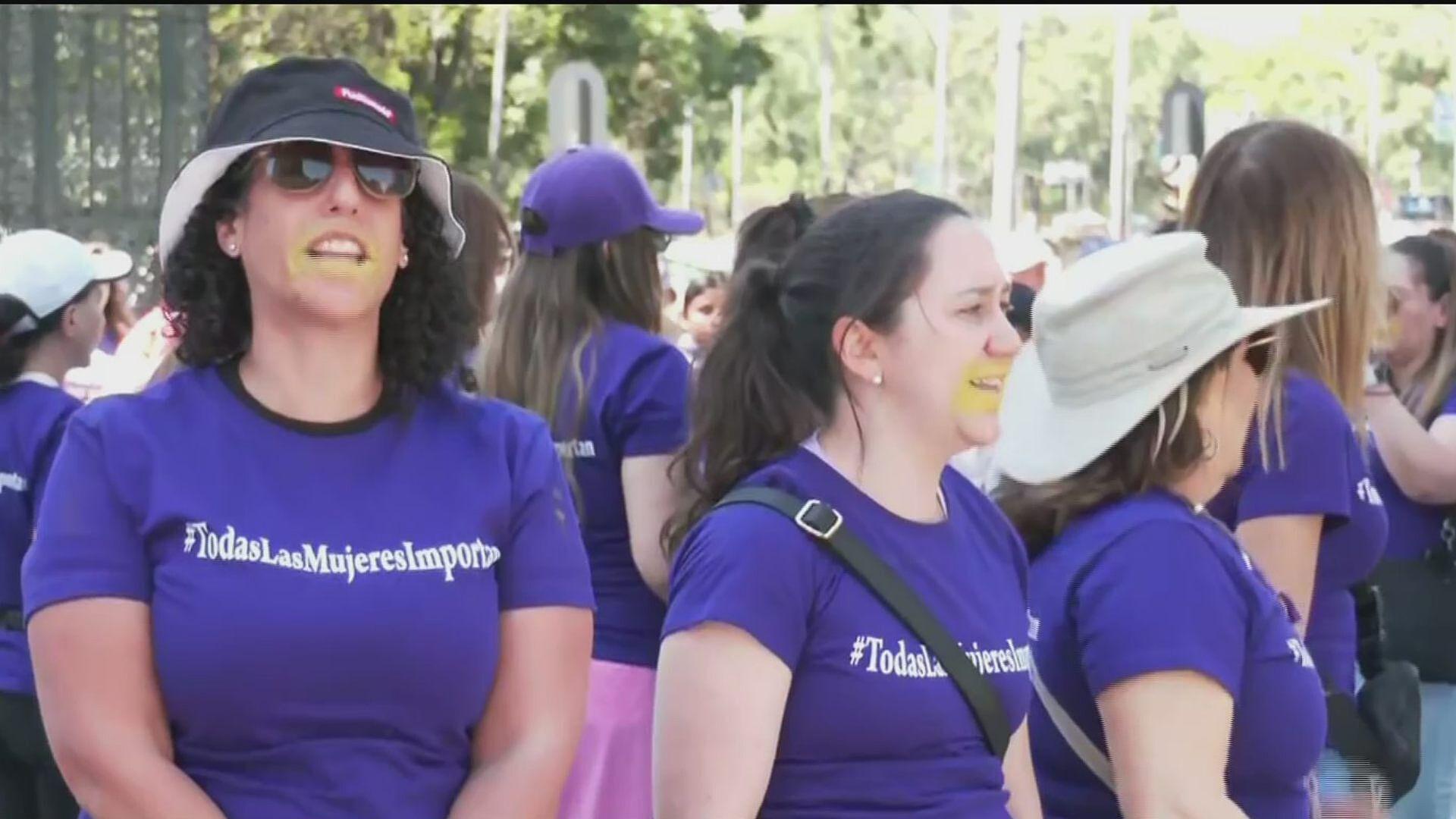 Colores Violeta, Verde, Blanco y Morado Sobresalen en Marcha del 8M | N+
