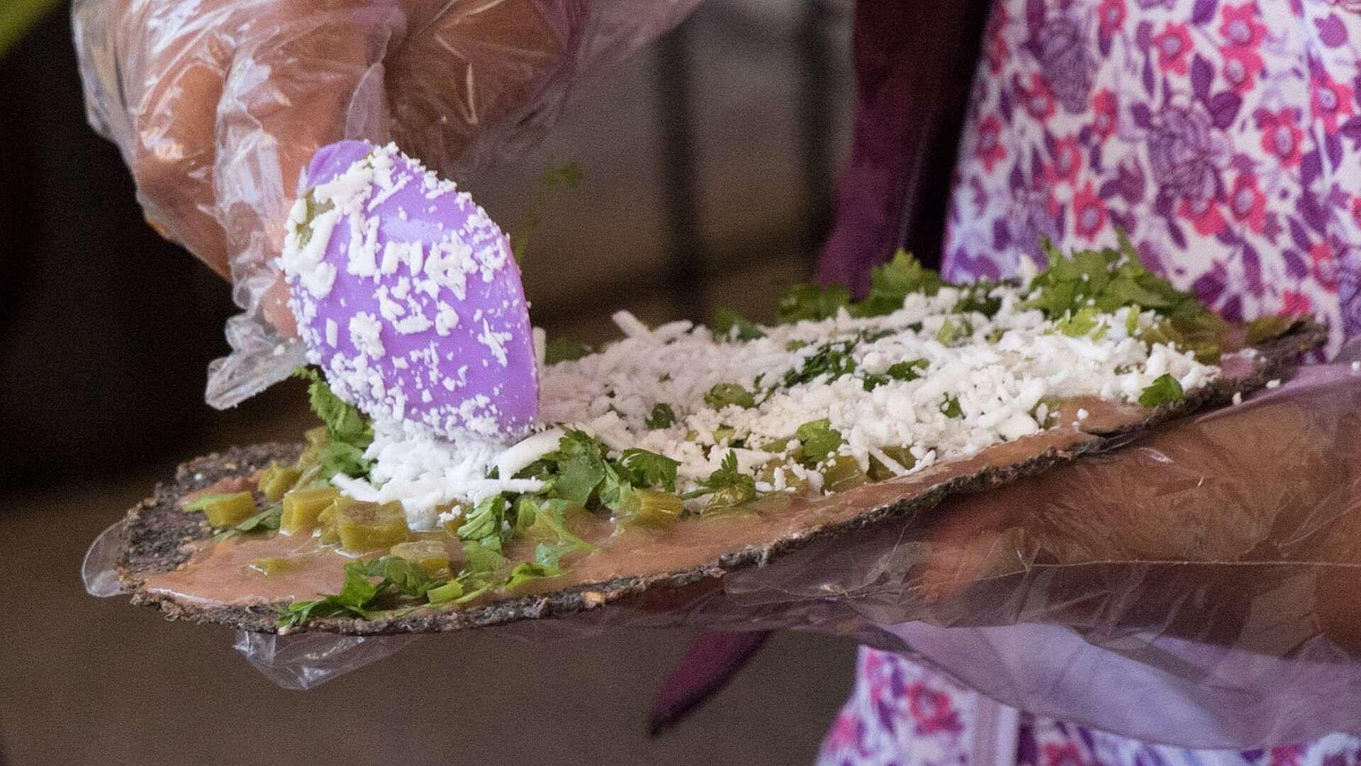 Así Se Prepara Una Deliciosa Tlayuda Oaxaqueña N 0914