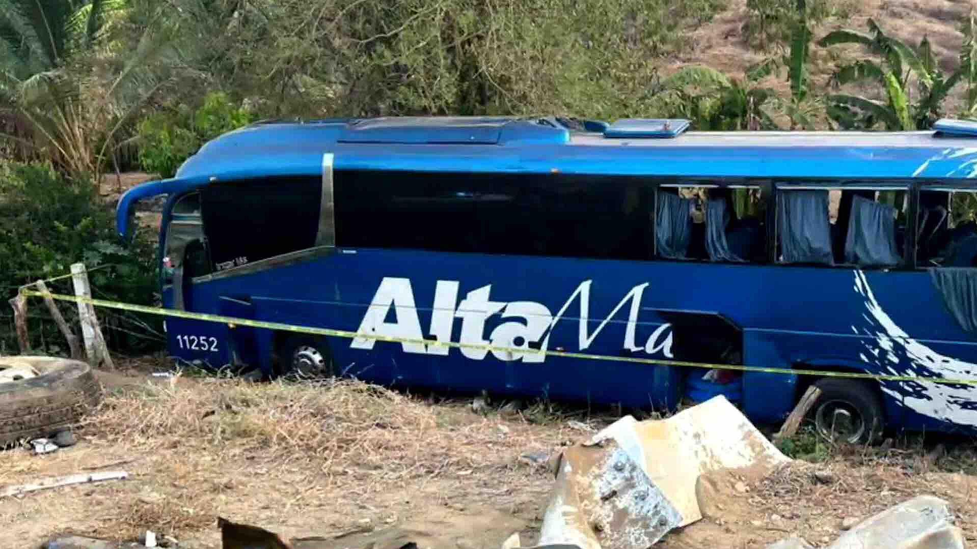 Volcadura De Autobús En Guerrero Deja Dos Muertos Y Siete Heridos Accidente En Carretera 4321