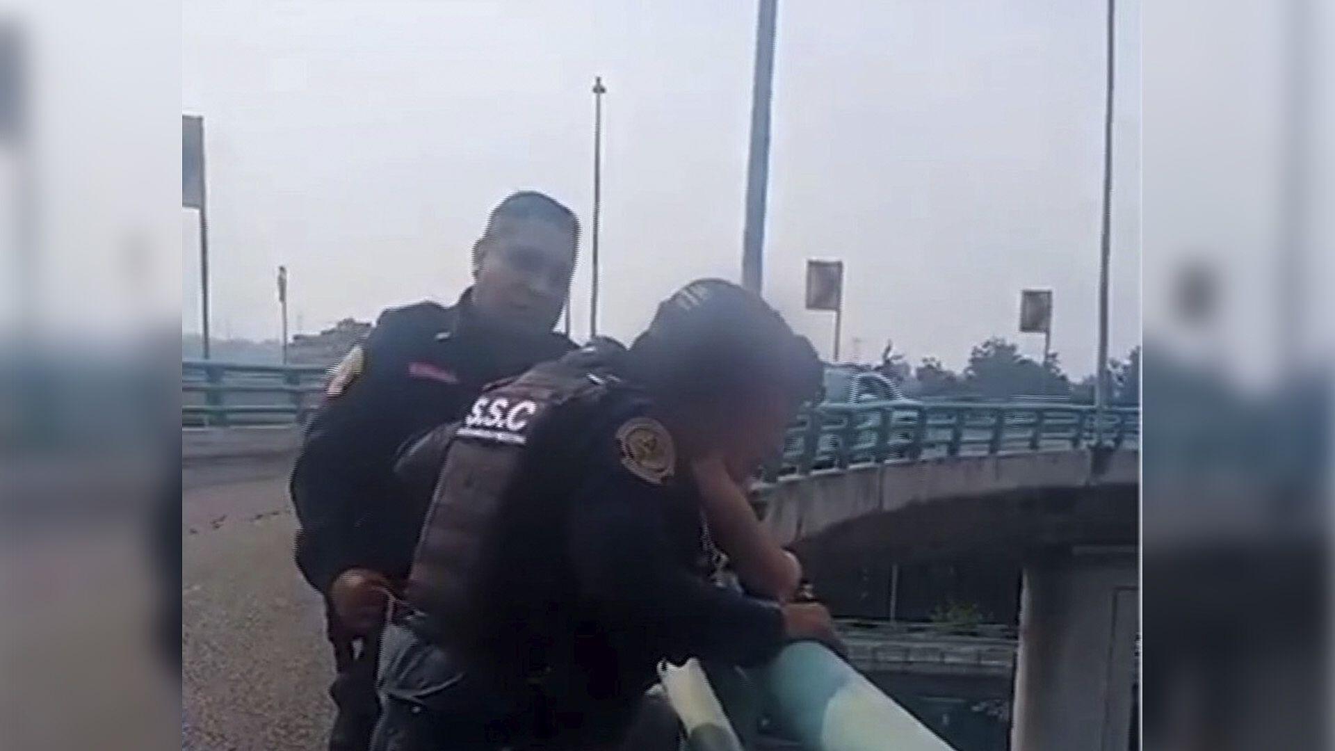 Así Evitaron Policías que Joven se Arrojara de Segundo Piso de ...