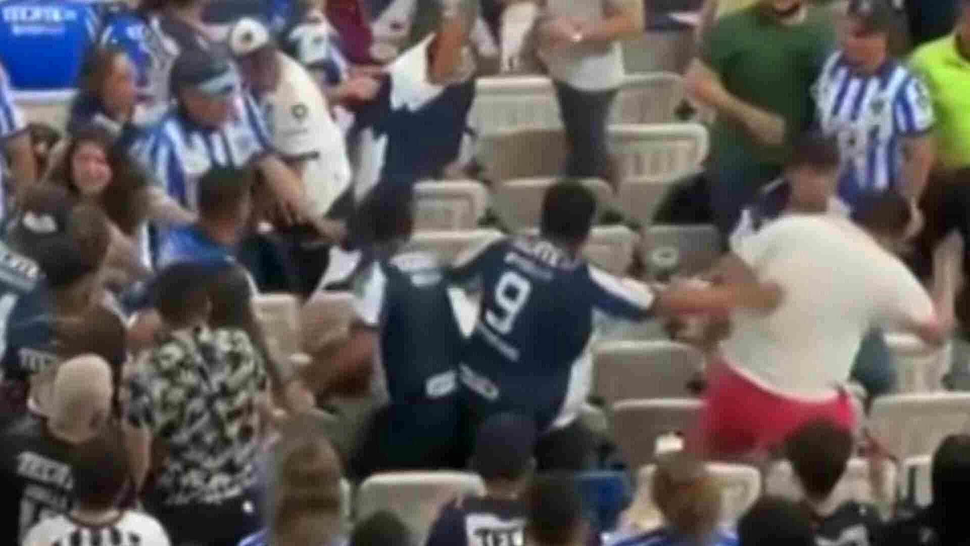 VIDEO: Aficionados se Pelean tras Eliminación del Monterrey de la Concachampions