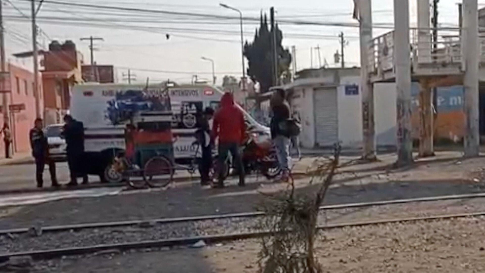 ¡se Salvó De Milagro Un Joven Fue Atropellado Por Un Tren N