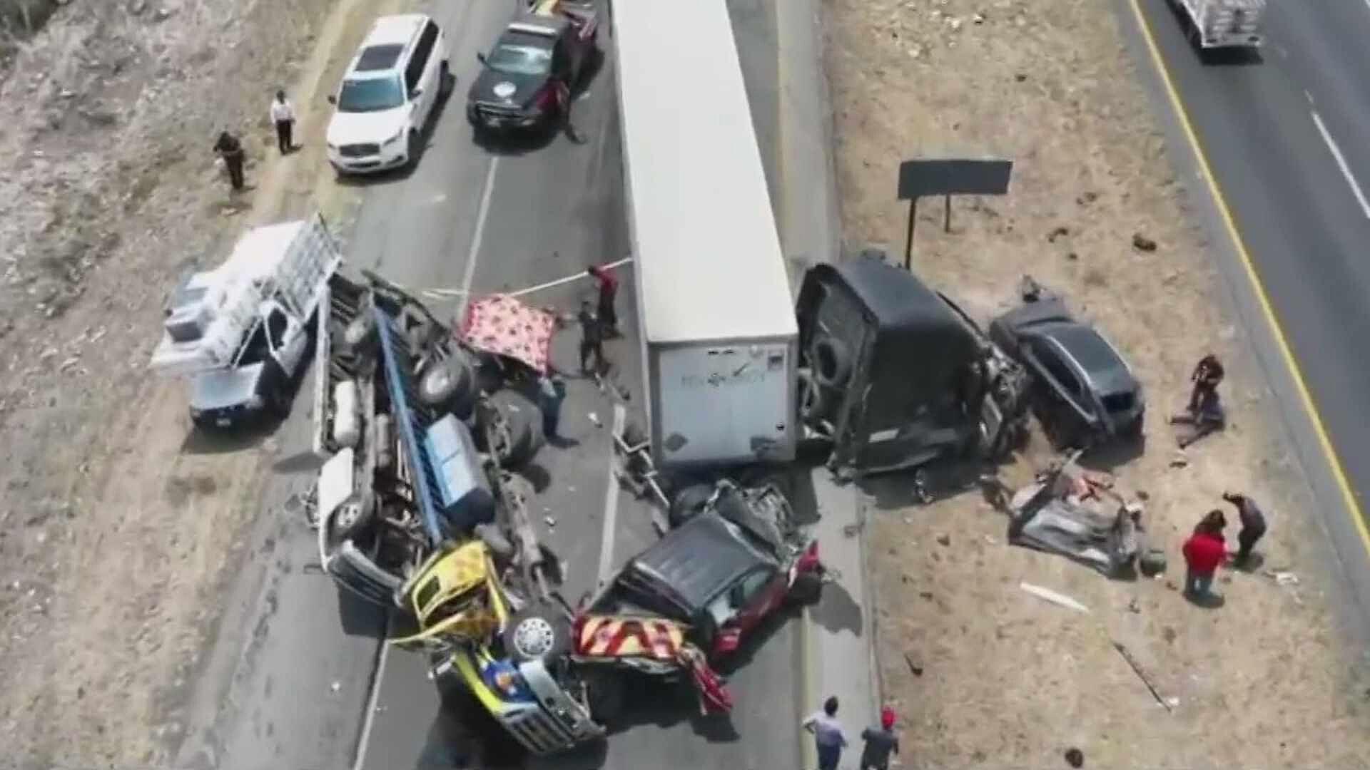 Deja Un Muerto y Tres Lesionados Choque Múltiple Sufren por Colapso en  Carretera a Saltillo, NL