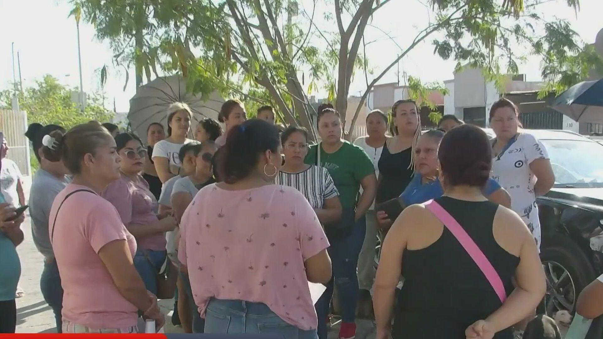 Protestan Mamás En Escuela Por Malos Manejos En Col Barrio Del Parque En Mty N 8467