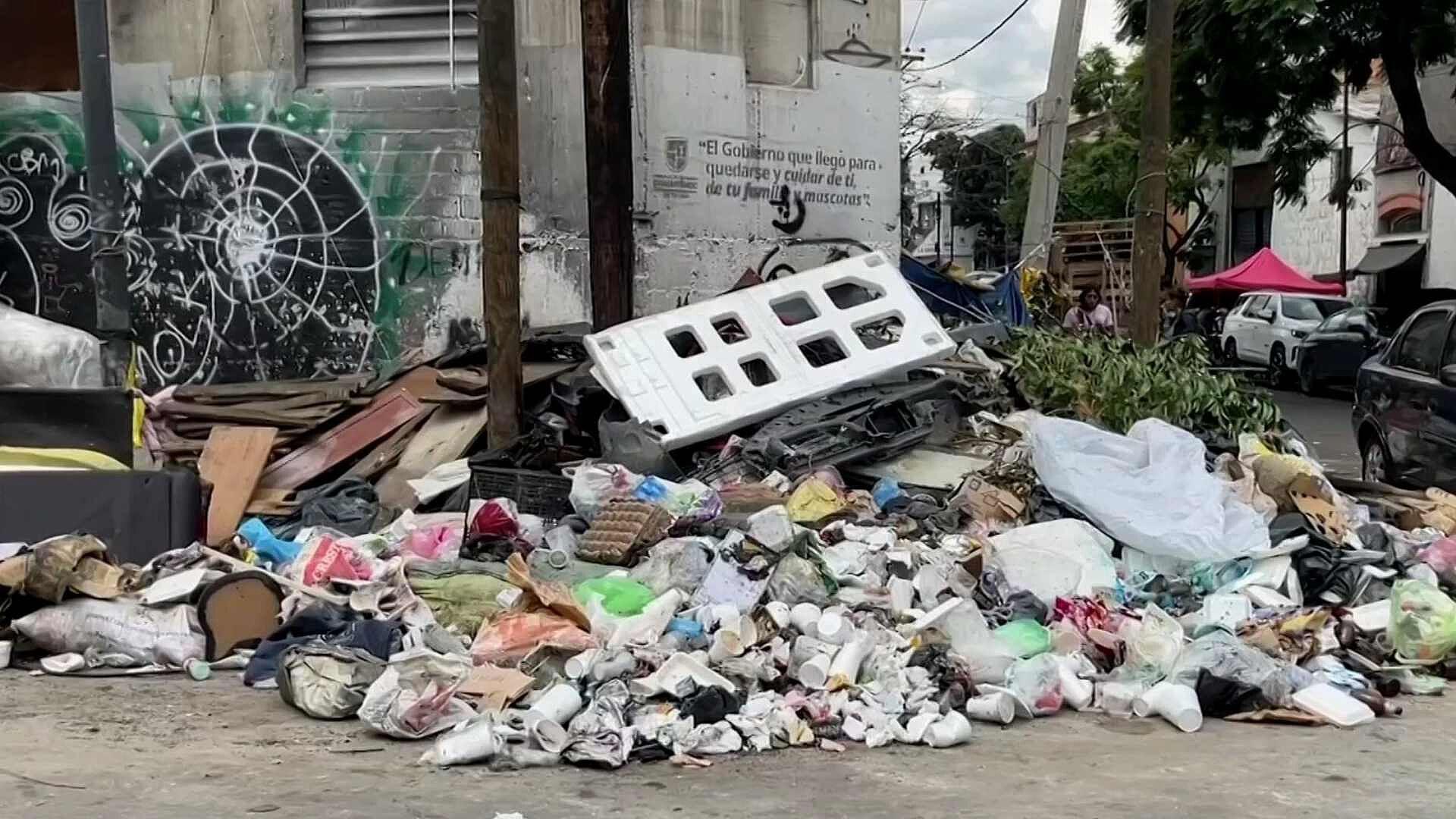 Sin Atender, Enorme Basurero en Calles de la Colonia Morelos, en CDMX | N+