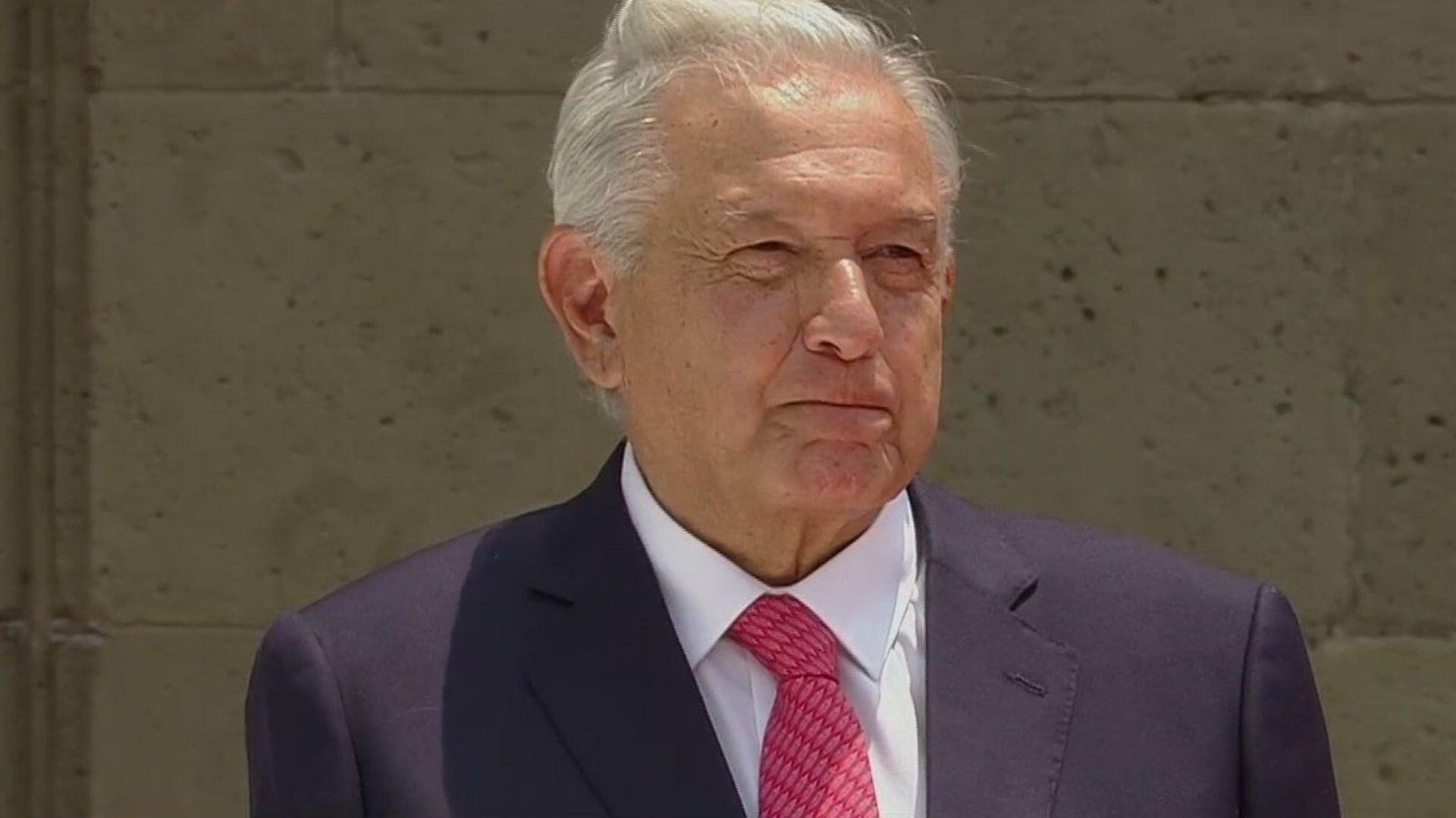 Sexto Informe de Gobierno AMLO 2024: Así Se Conmovió AMLO al Recibir ...