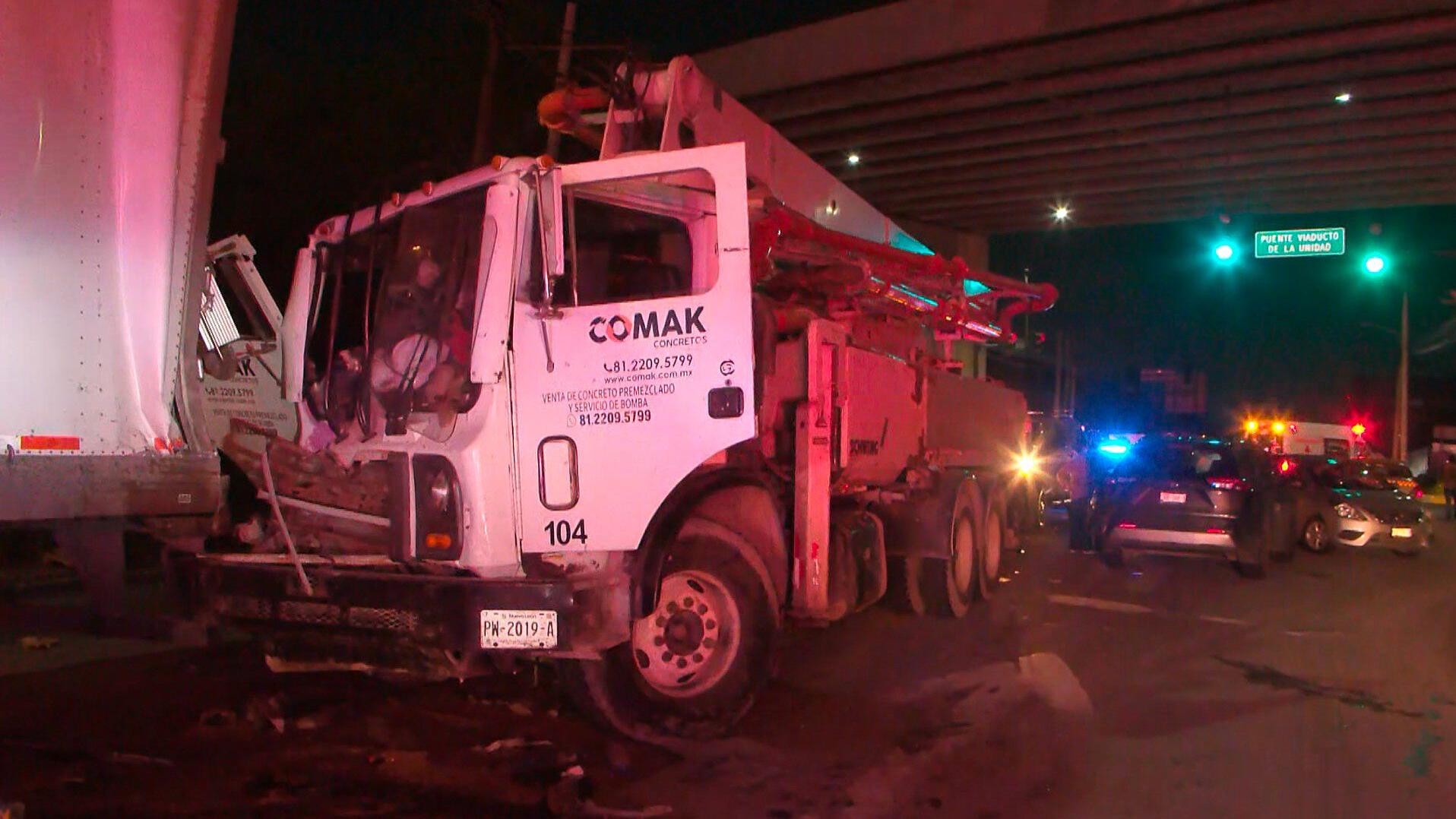 Camión Se Queda Sin Frenos y Choca 7 Autos en Monterrey; Hay Heridos | N+