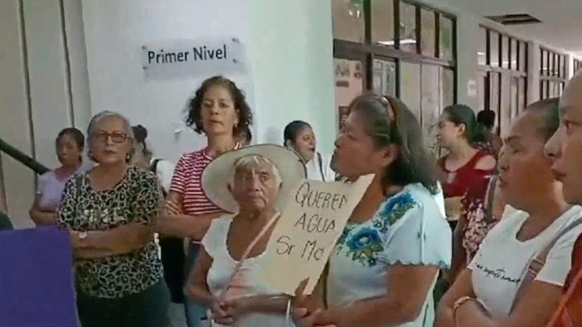 Se Manifiestan por Falta de Agua en Colonia de Coatzacoalcos | N+