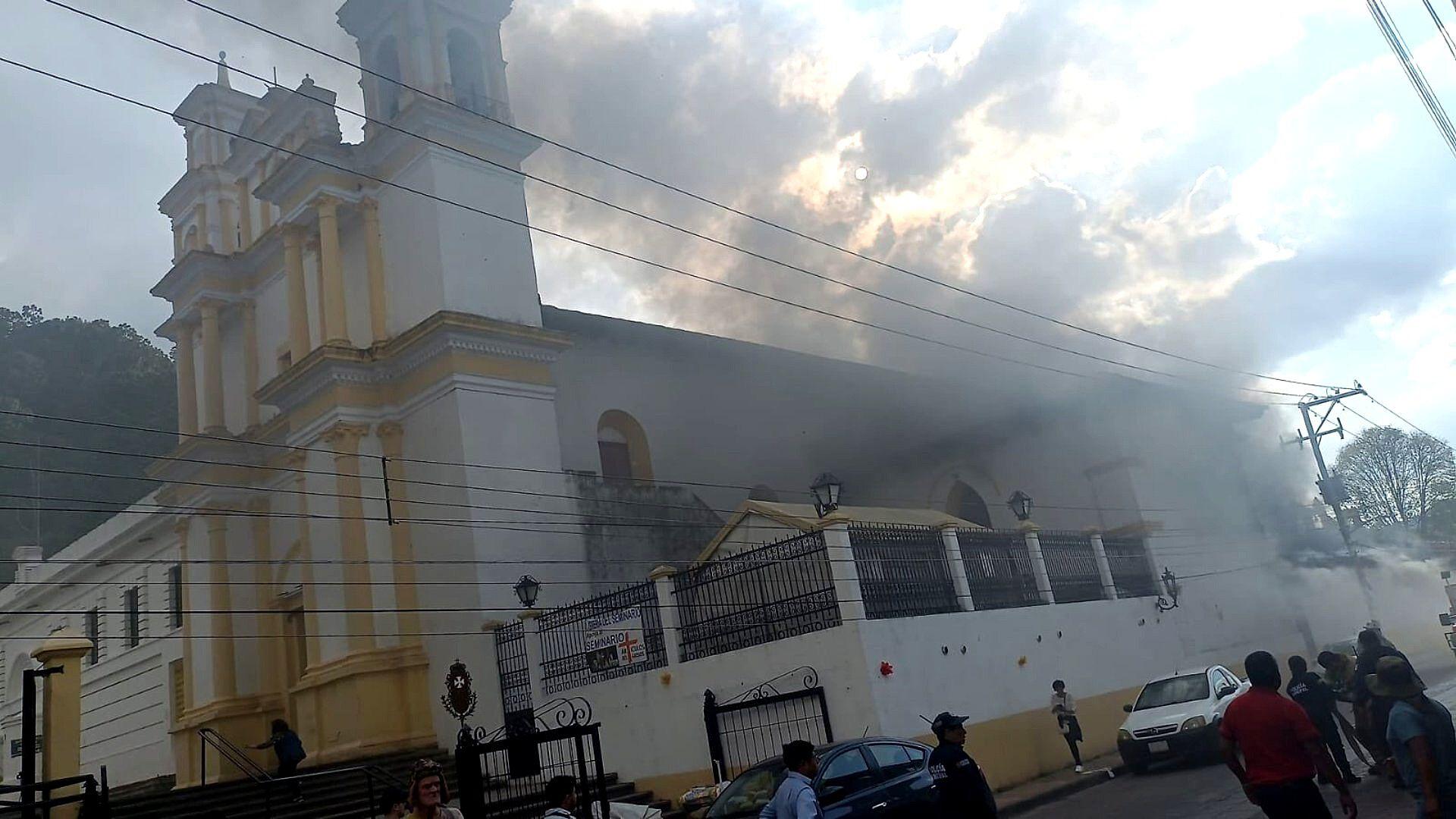 Incendio En Iglesia De La Merced Provoca Pánico En San Cristóbal De Las