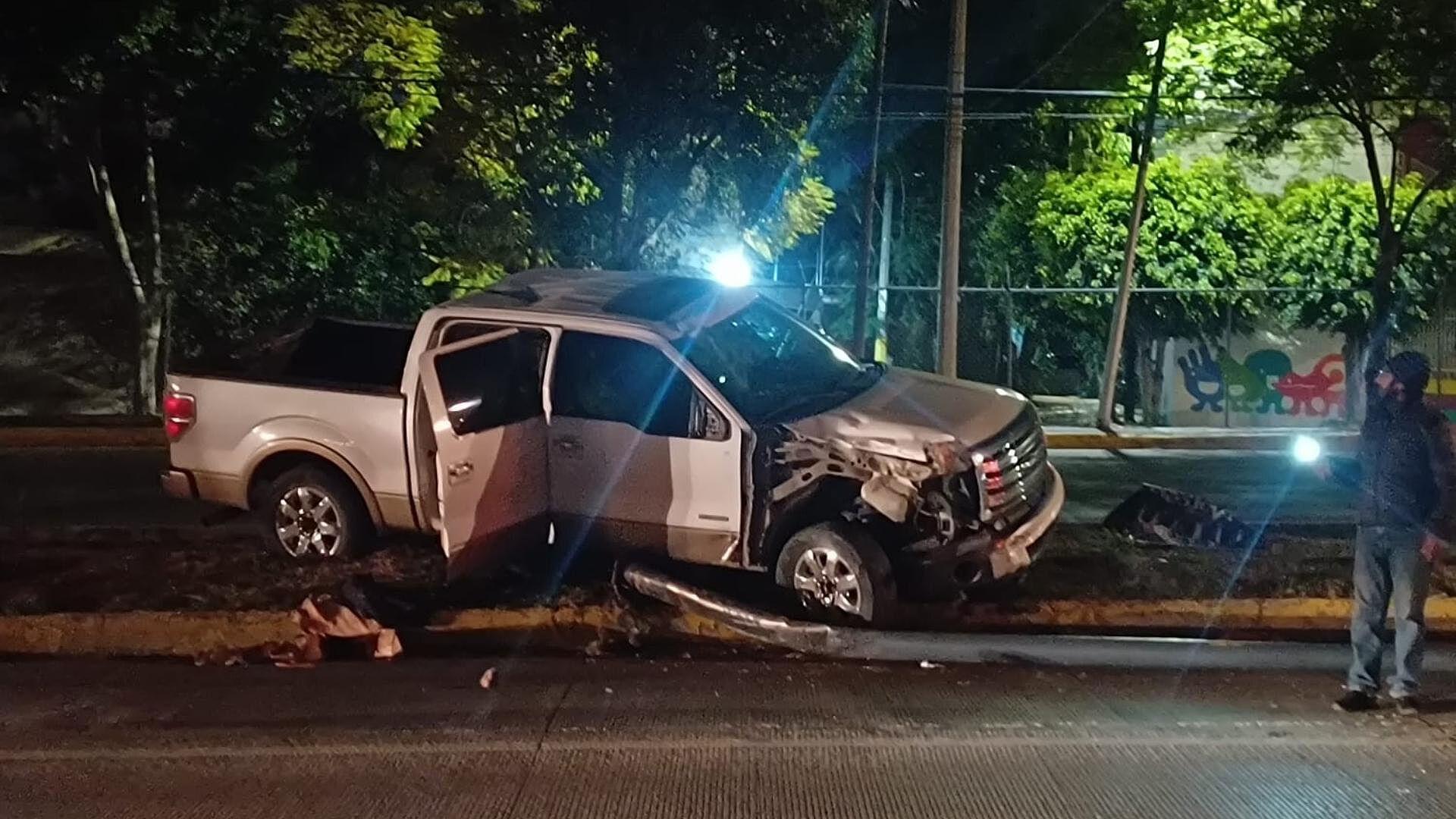 Una Camioneta Chocó y Derribó un Poste de Alumbrado | N+