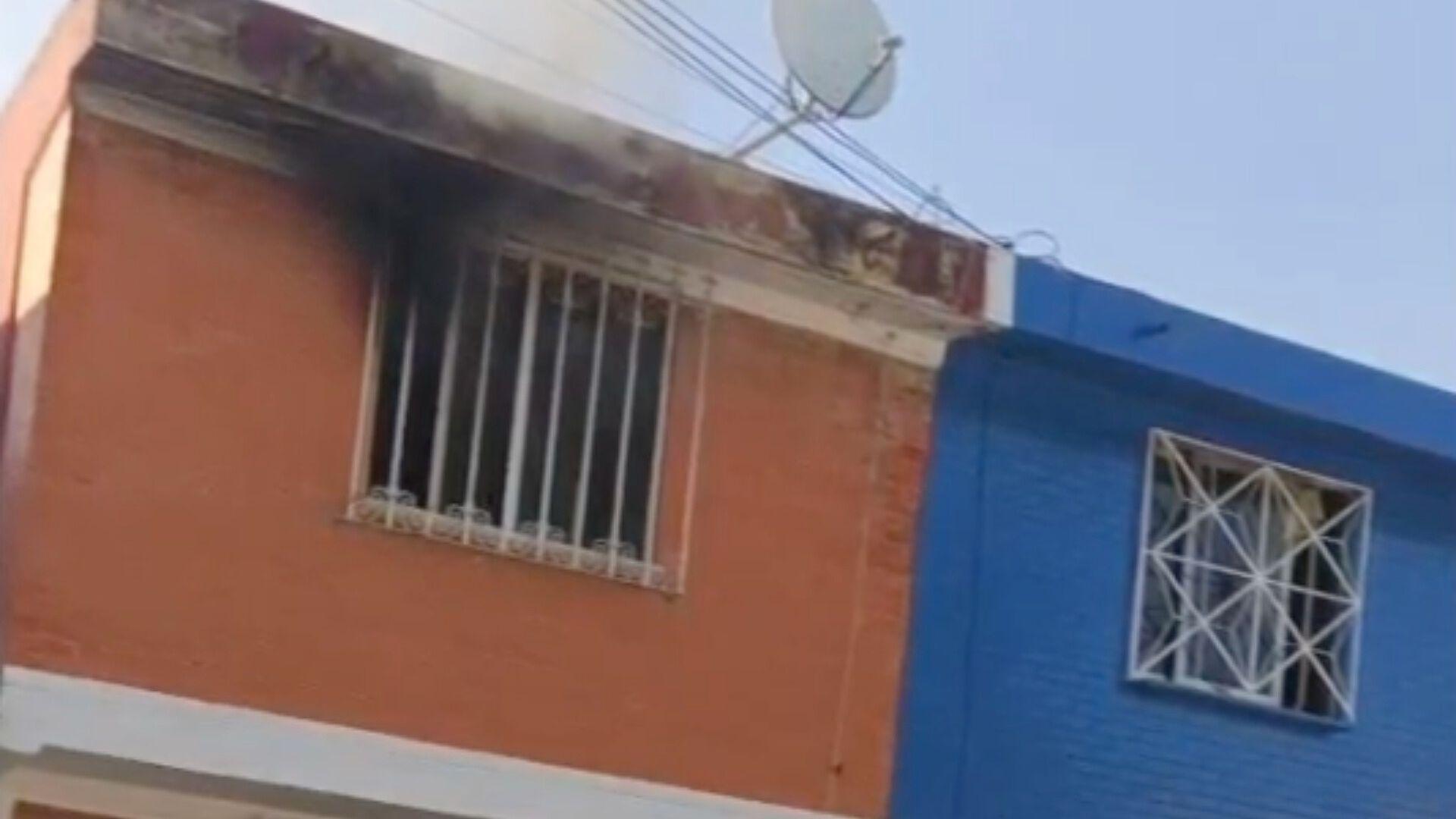 Se Incendia Habitación en Casa de Dos Pisos en Río Blanco, Veracruz | N+