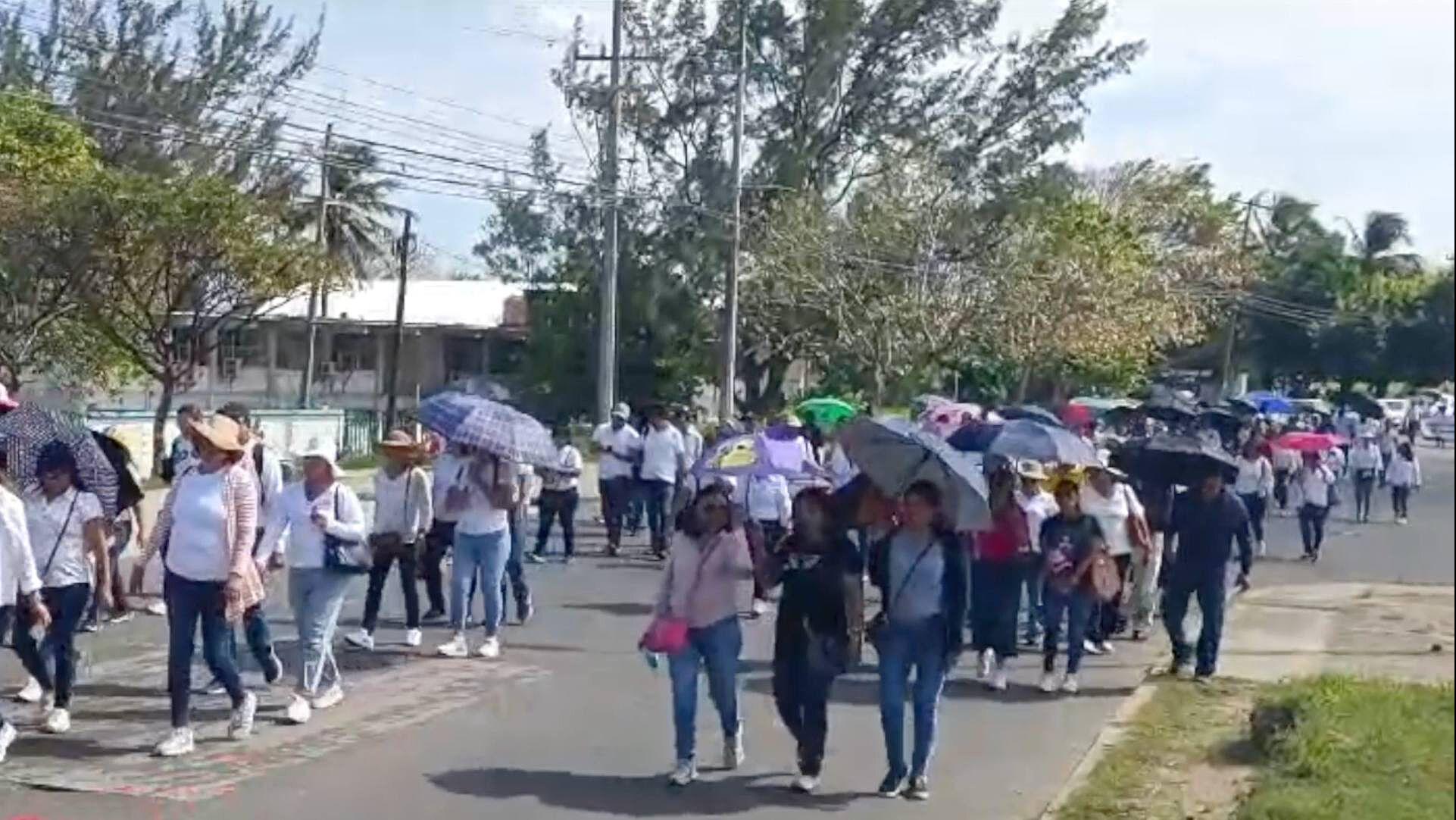Maestros del Sur de Veracruz se Manifiestan en contra de la Reforma a ...