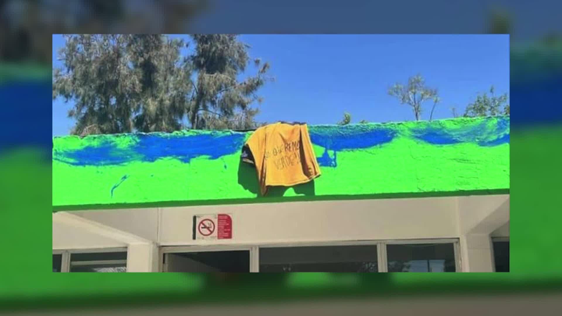 No Habrá Sanciones para Alumnos que Pintaron de Azul las Instalaciones