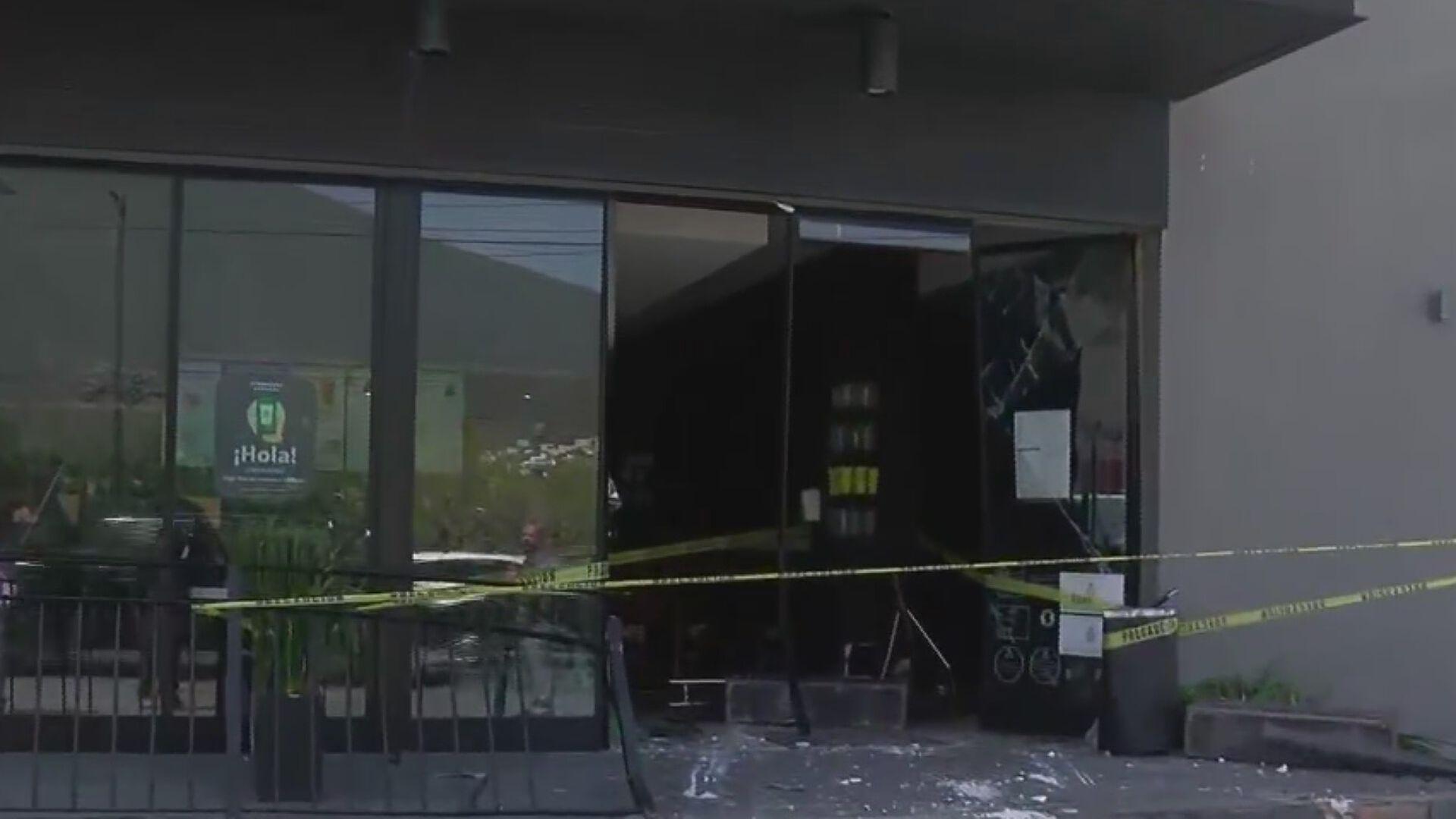 Conductor Pierde Control de Su Auto y Termina dentro de Cafetería en ...