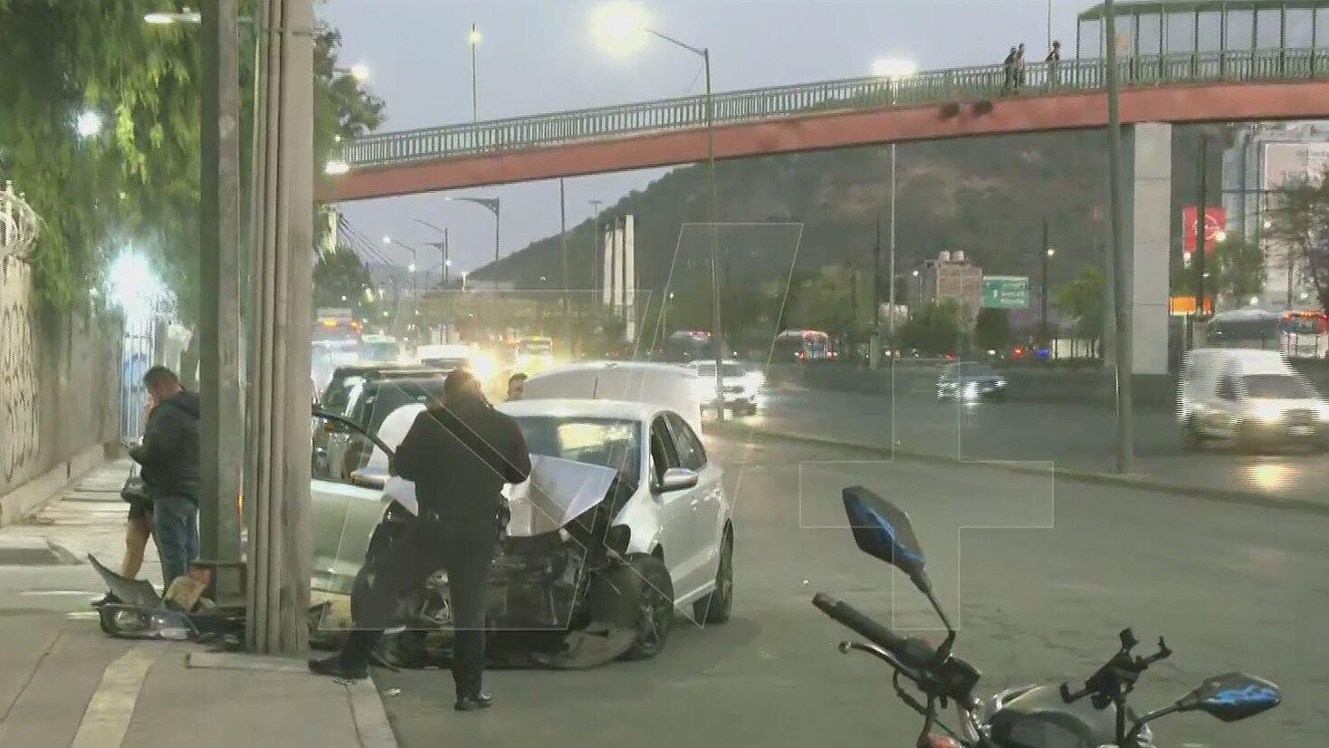 Coche se Impacta contra Poste en Lateral de Calzada Ignacio Zaragoza ...