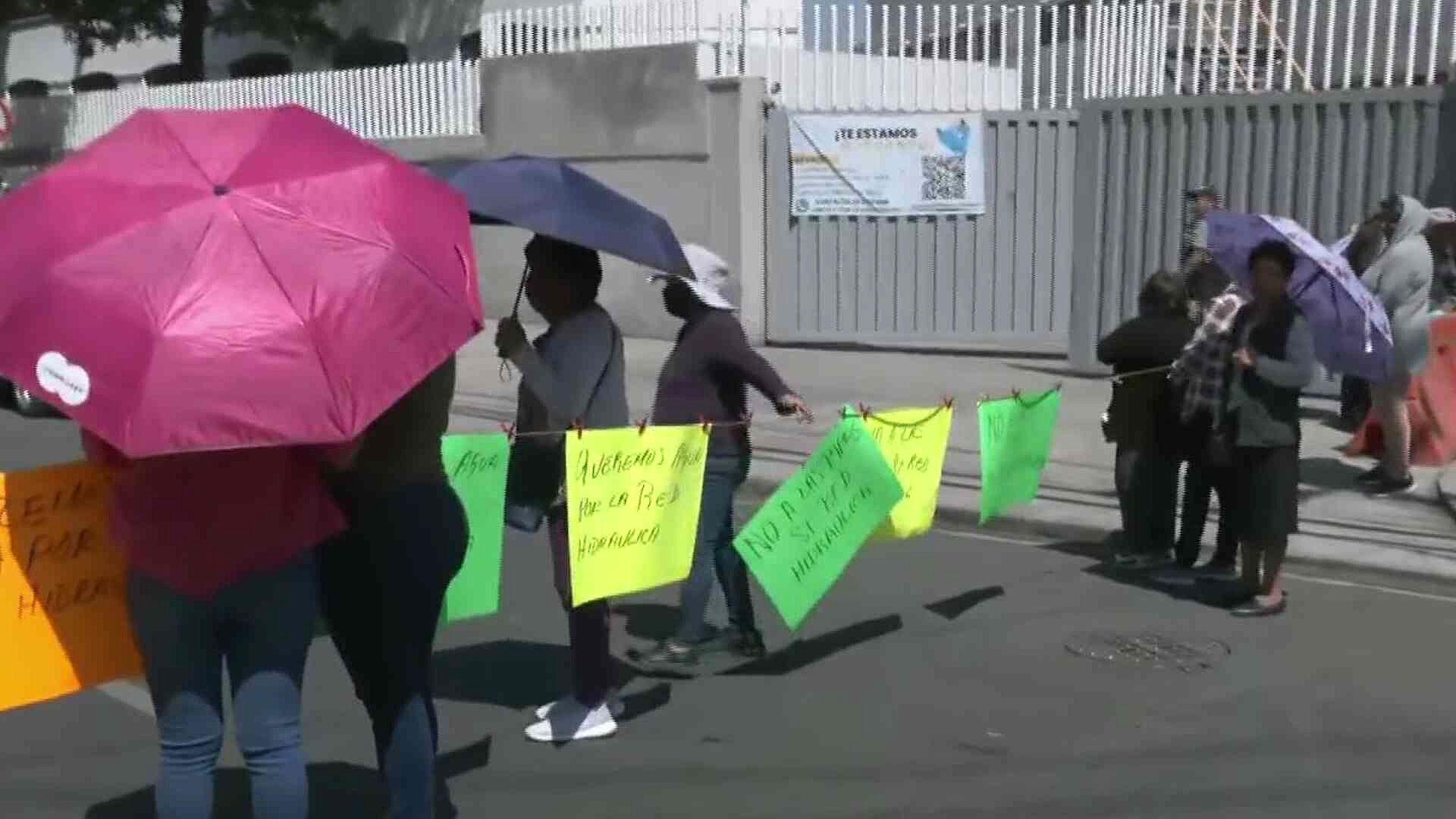 Vecinos de la Colonia San Rafael Zacatenco Bloquean Avenida Tláhuac por ...