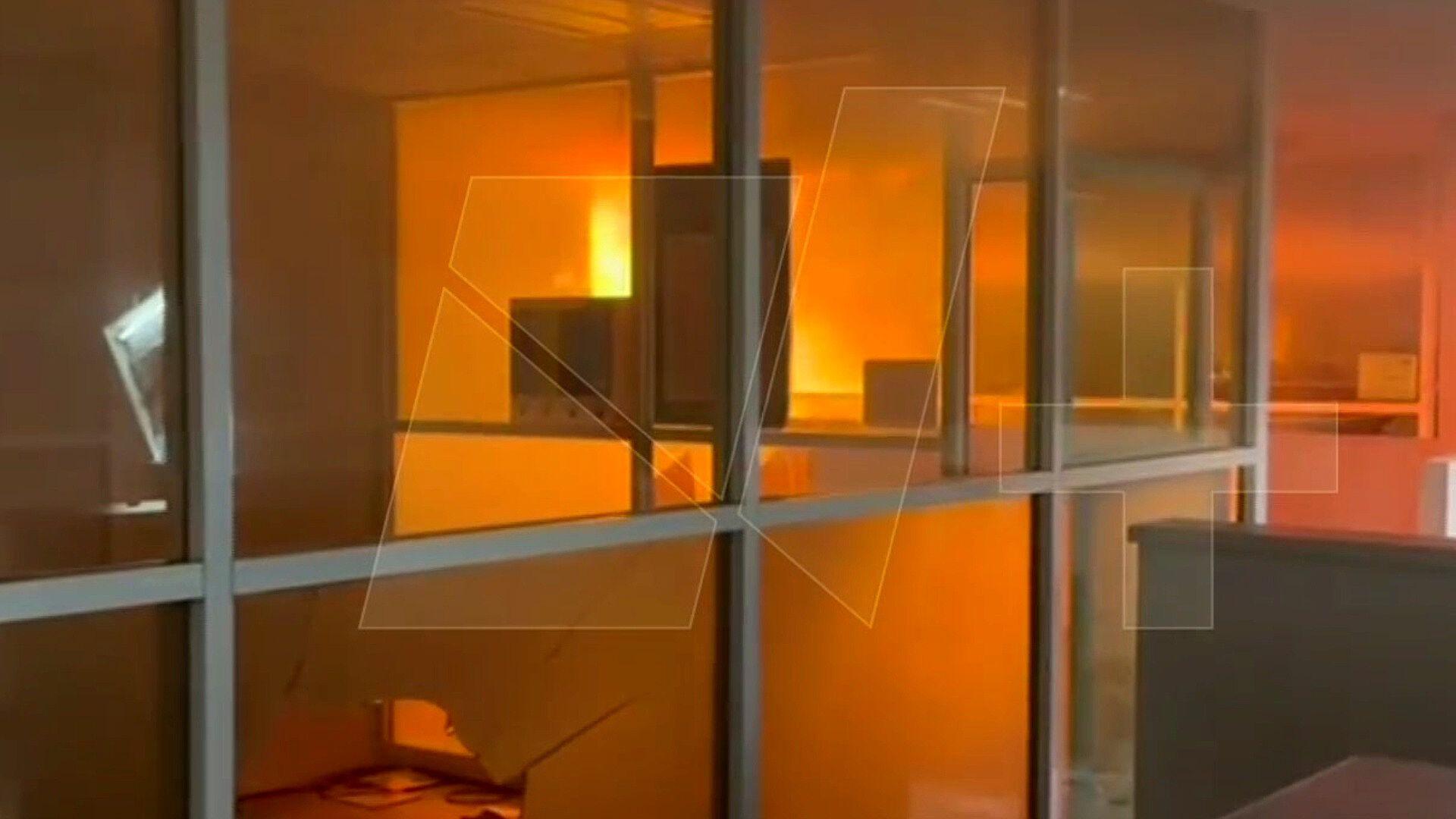 Así se Ve el Incendio al Interior del Edificio del SNTE Provocado por Integrantes de la CETEG