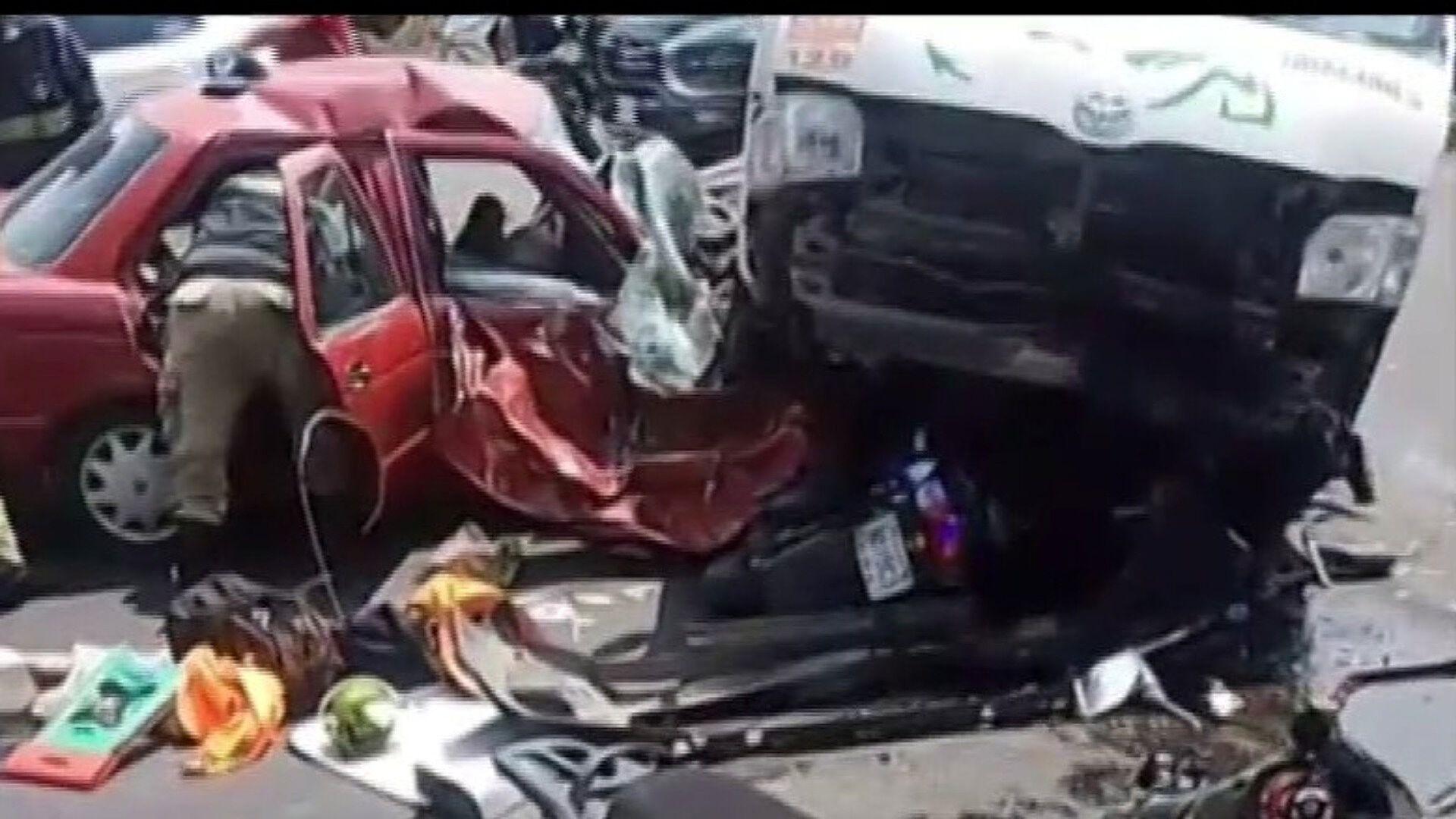 Impactante Choque en Nicolás Romero: Camioneta de Transporte Público ...