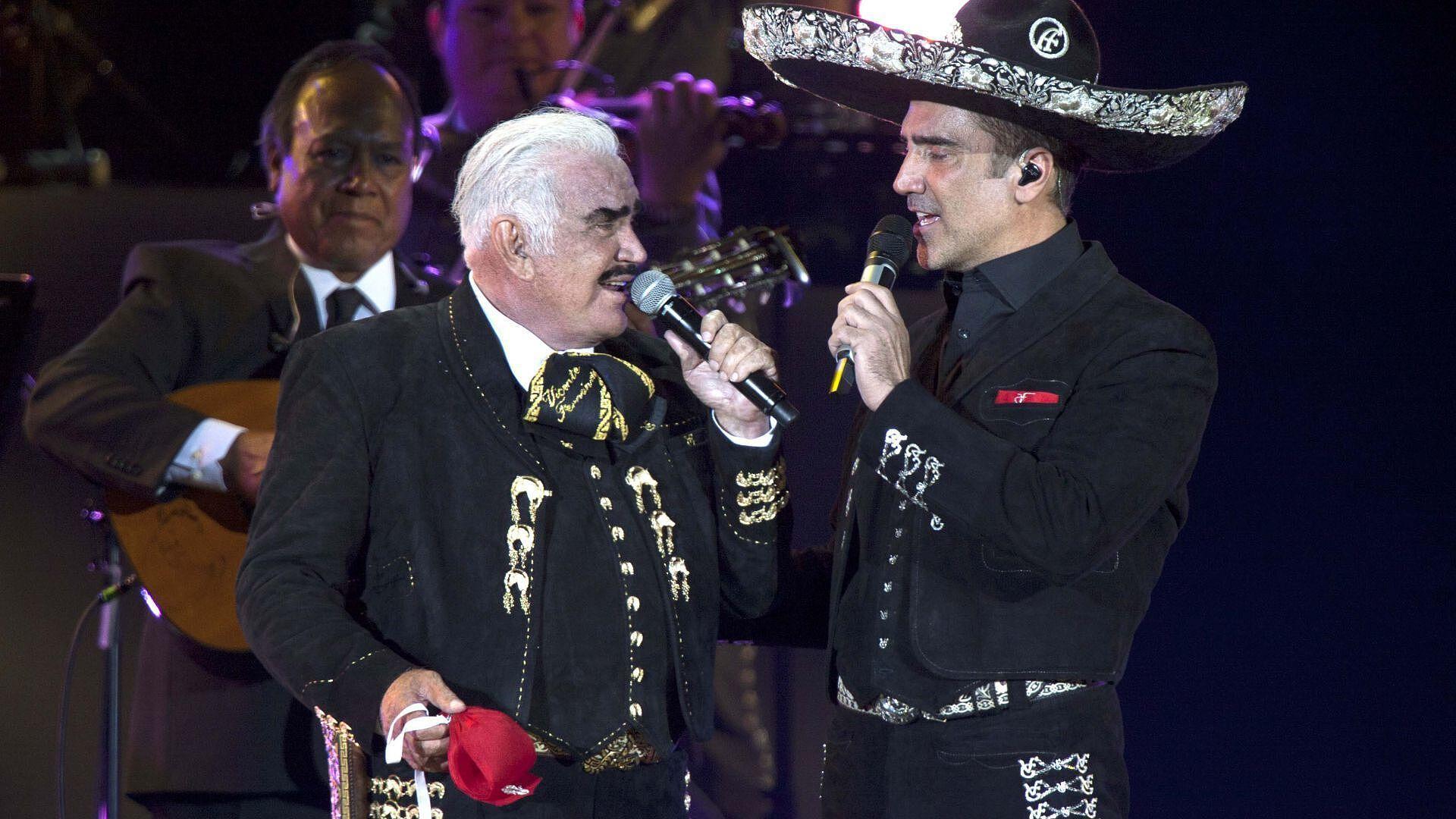 Alejandro Fernández Llora al Grabar Disco Homenaje a su Papá, Vicente  Fernández: "Se Desbordó"