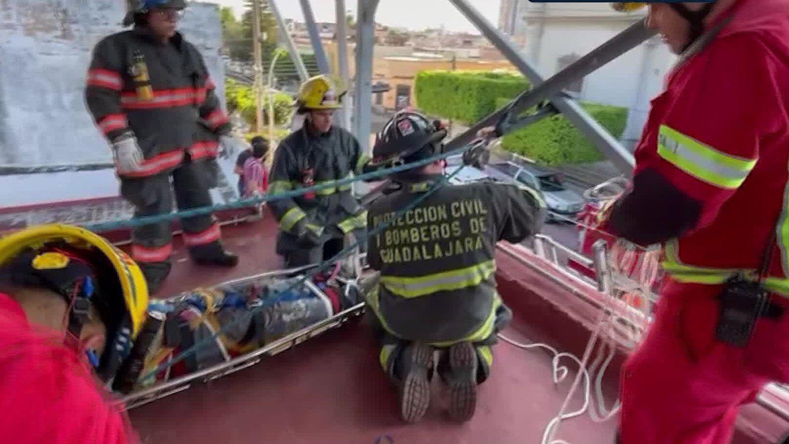 Trabajador de Construcción Resbala y Cae de Altura de 5 Metros a una ...