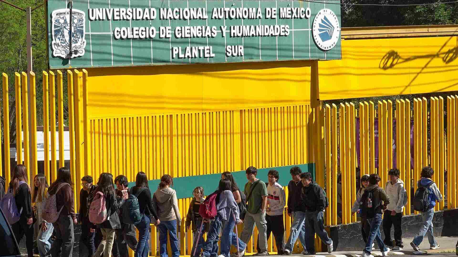 Inicia el Semestre Escolar en la UNAM y en el CCH Sur Vuelven a Clases ...