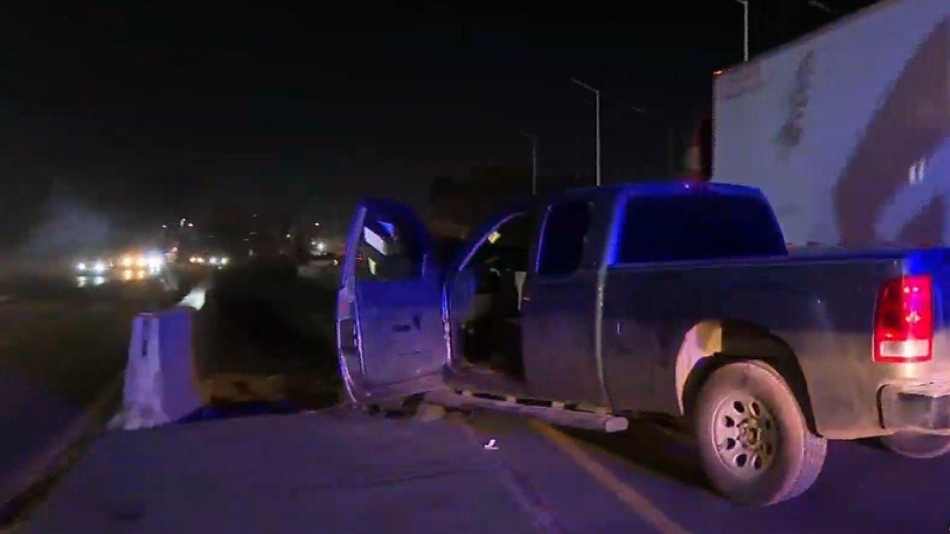 Conductor se Queda Dormido y Choca su Camioneta contra el Muro de ...
