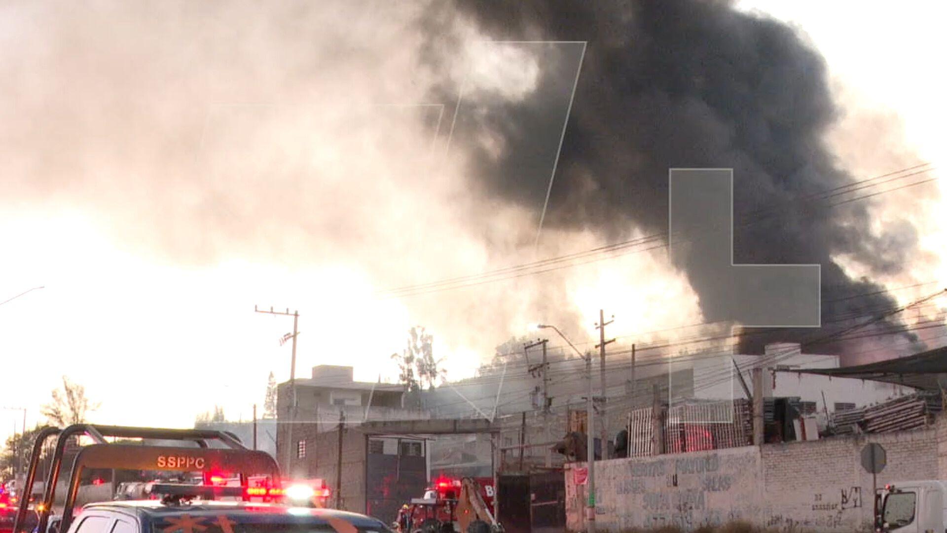 Se Registra Fuerte Incendio en Fábrica de Pegamentos en la zona de los ...