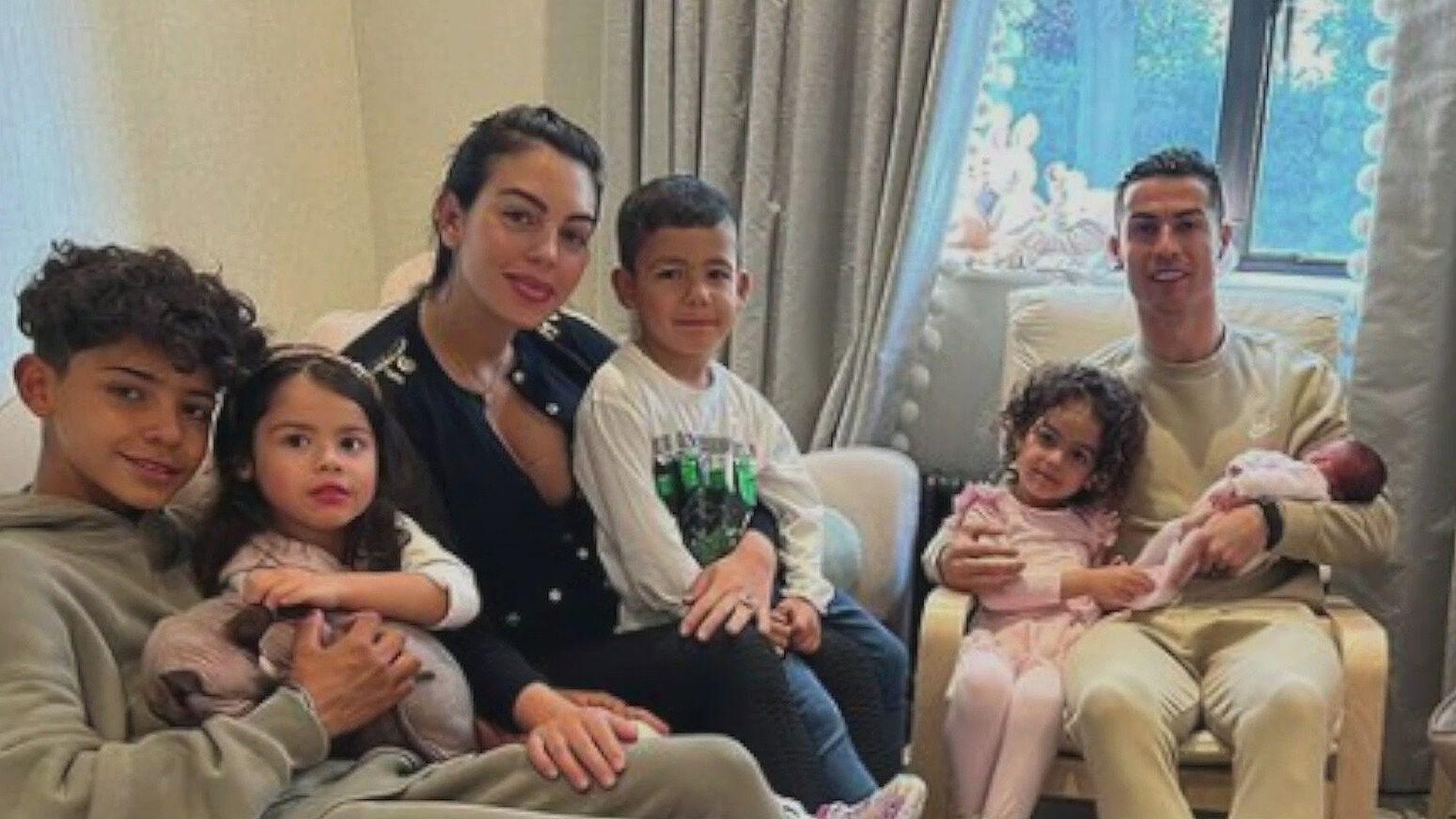 Cristiano Ronaldo Y Georgina Rodríguez Presentan A Su Hija Bella Esmeralda N