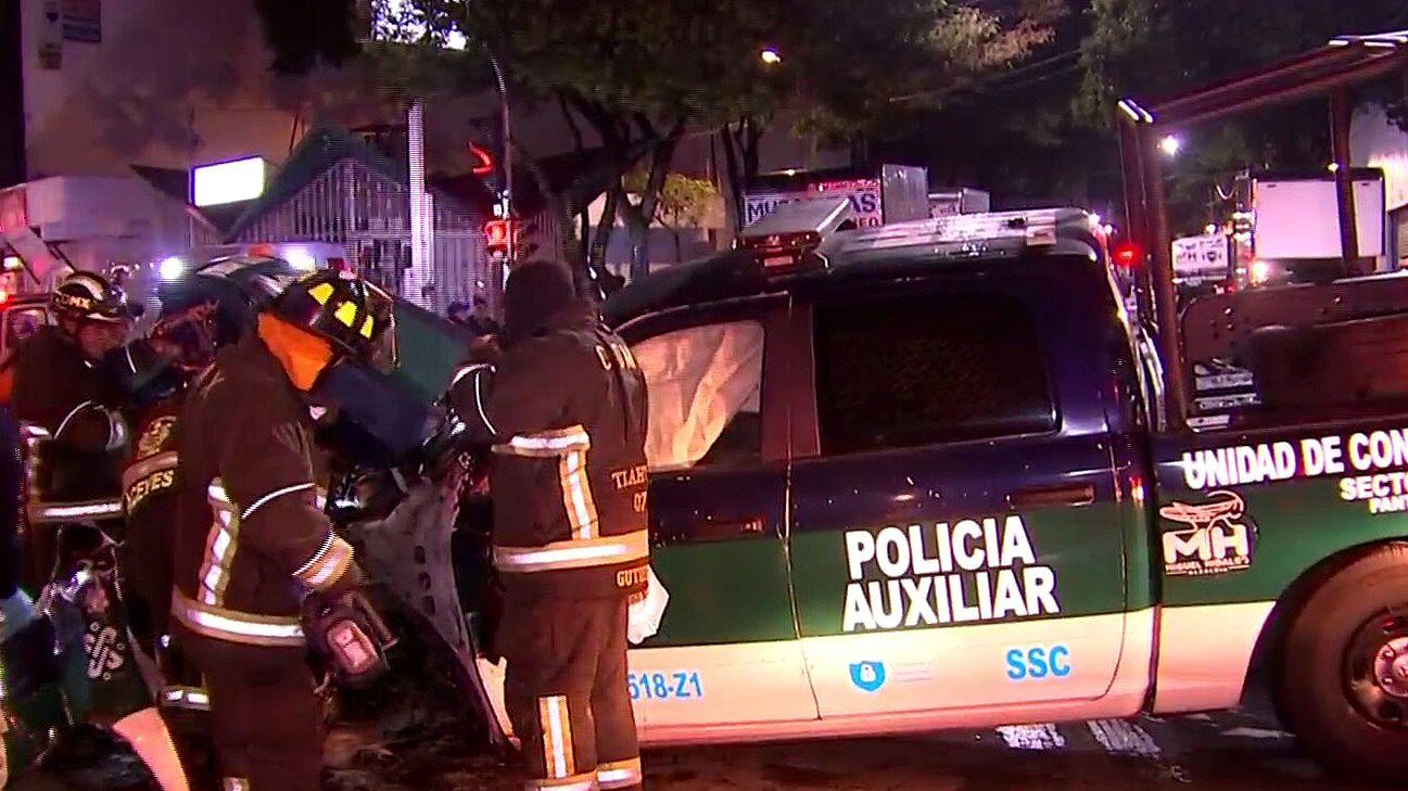 Patrulla choca contra estación del Metrobús en CDMX