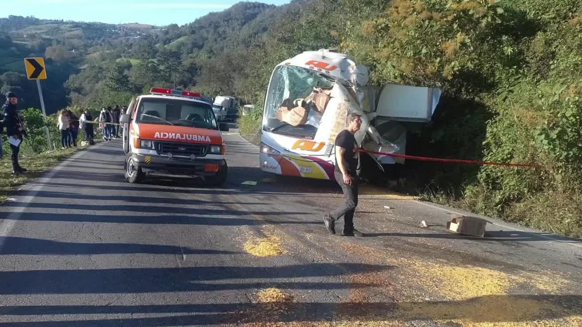 Un Muerto Y Seis Heridos Tras Choque En Carretera Federal N 7096