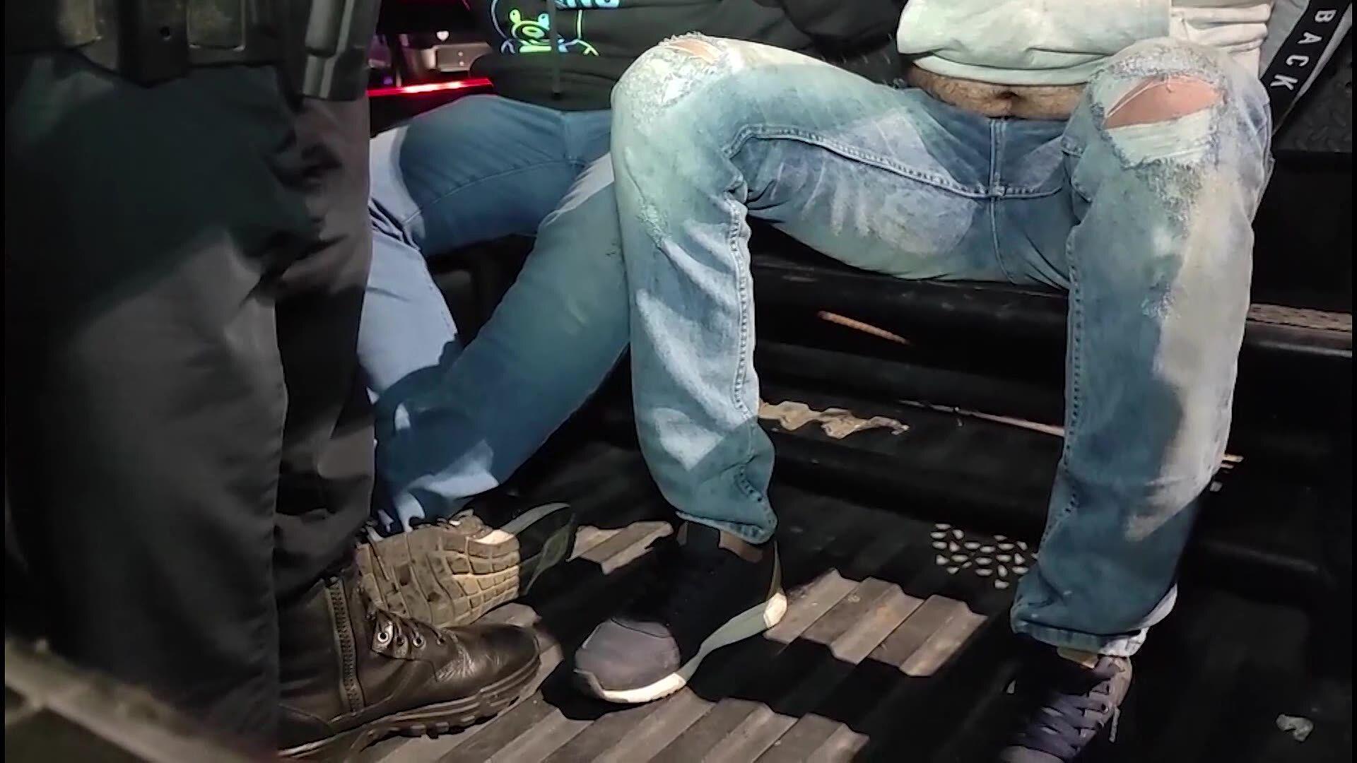 Capturan a 2 Hombres en un Auto con Reporte de Robo