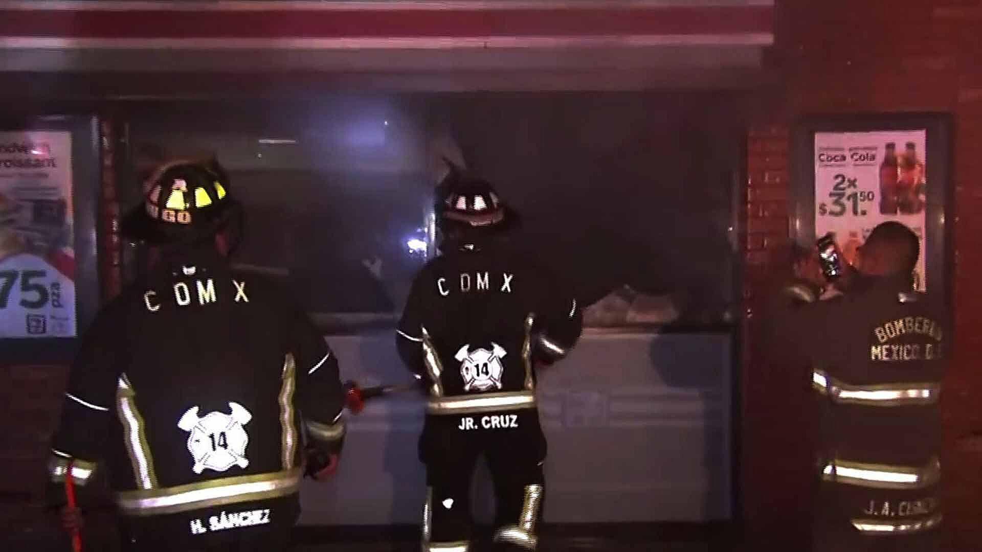 Incendio Consume Tienda de Conveniencia en CDMX Colonia Cuauhtémoc N