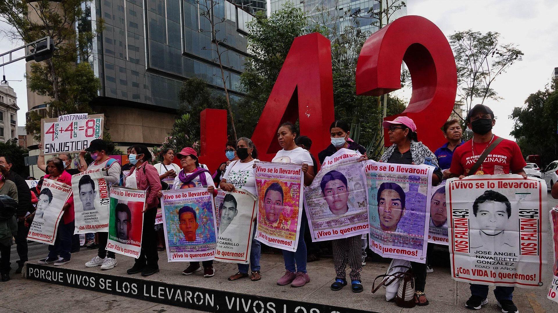 Dictan Formal Prisión a 8 Militares por Caso Ayotzinapa | Normalistas | N+