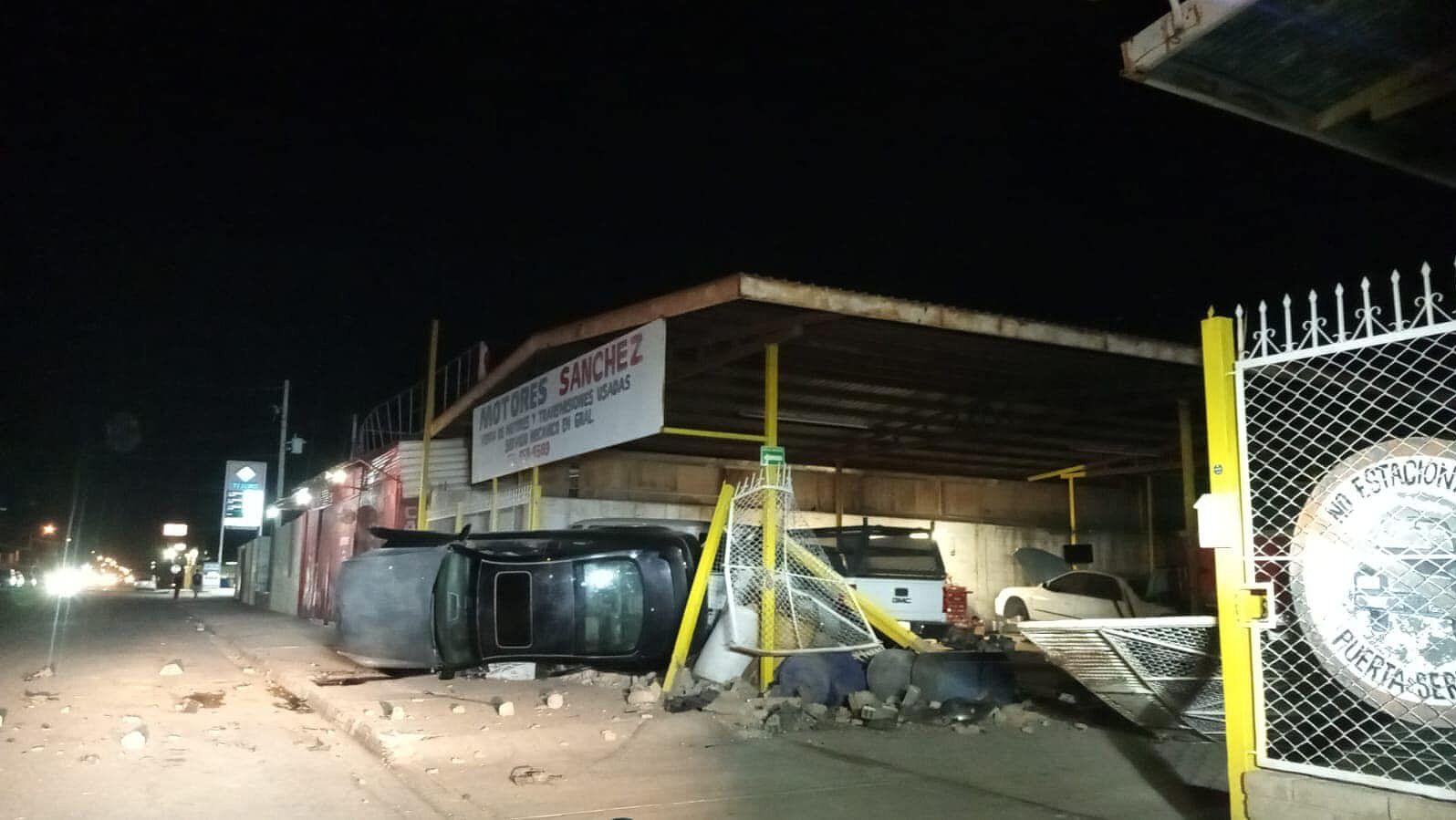 Conductor Pierde el Control de su Auto y se Mete a Comercio | N+