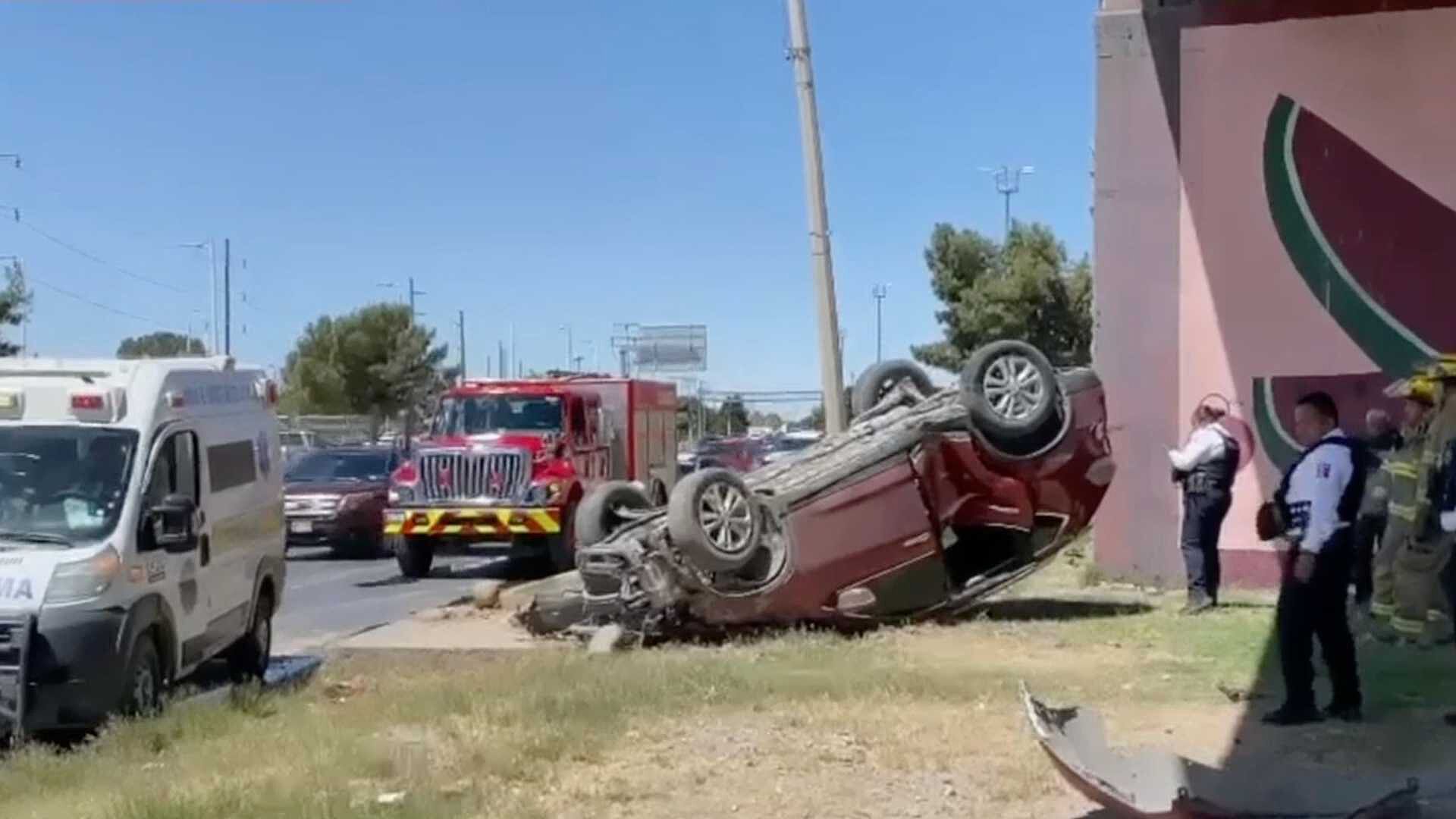 Camioneta a Exceso de Velocidad Pierde el Control y Vuelca en Ciudad ...